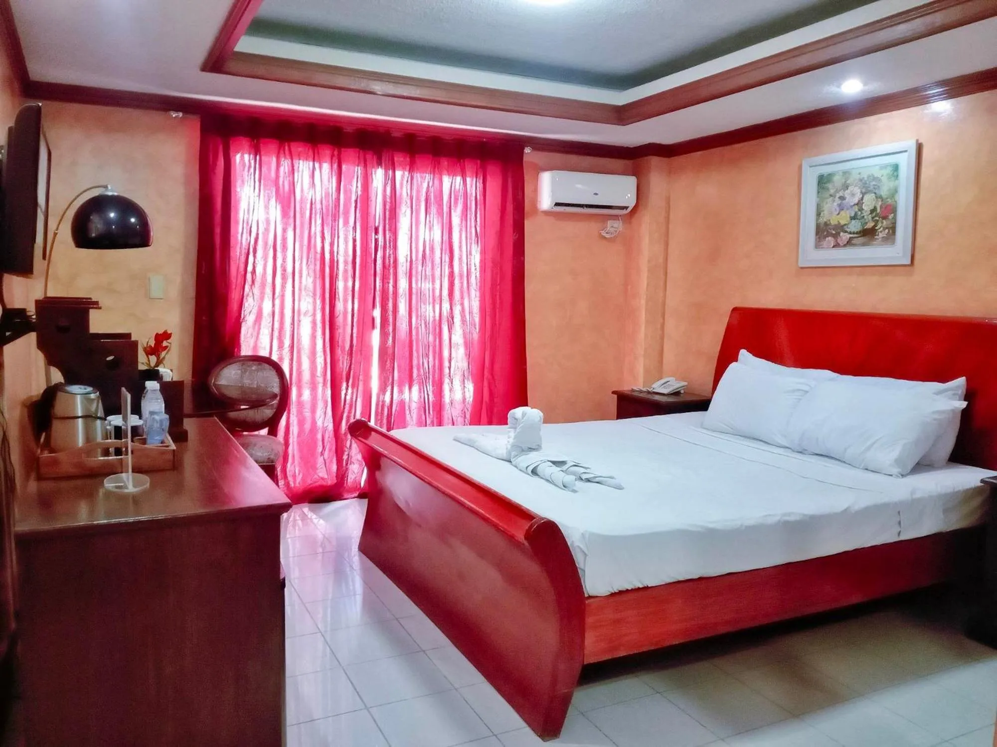 Bed in PALM TREE RESORT AND RESTAURANT