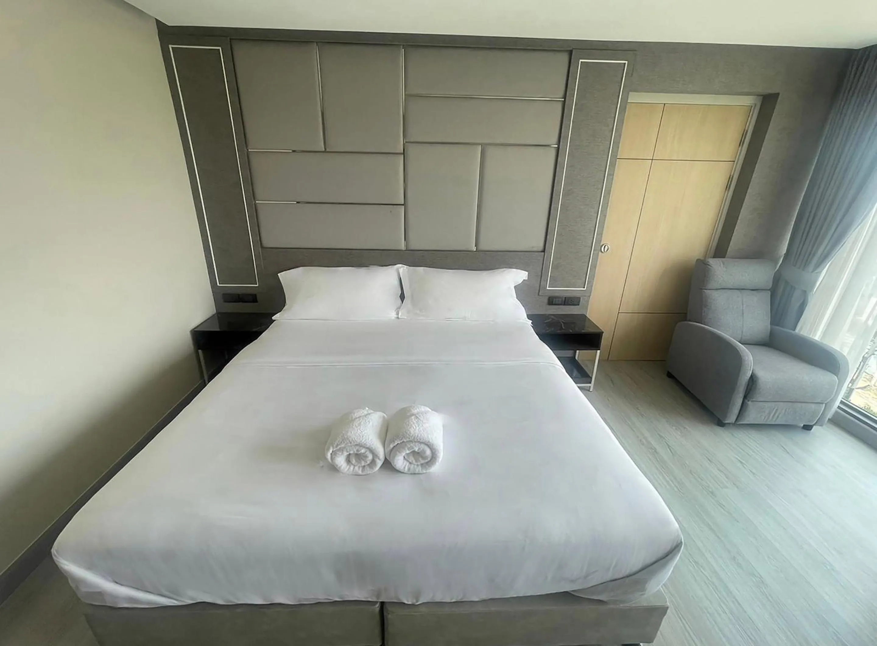Bed in The 9 Residence Hotel