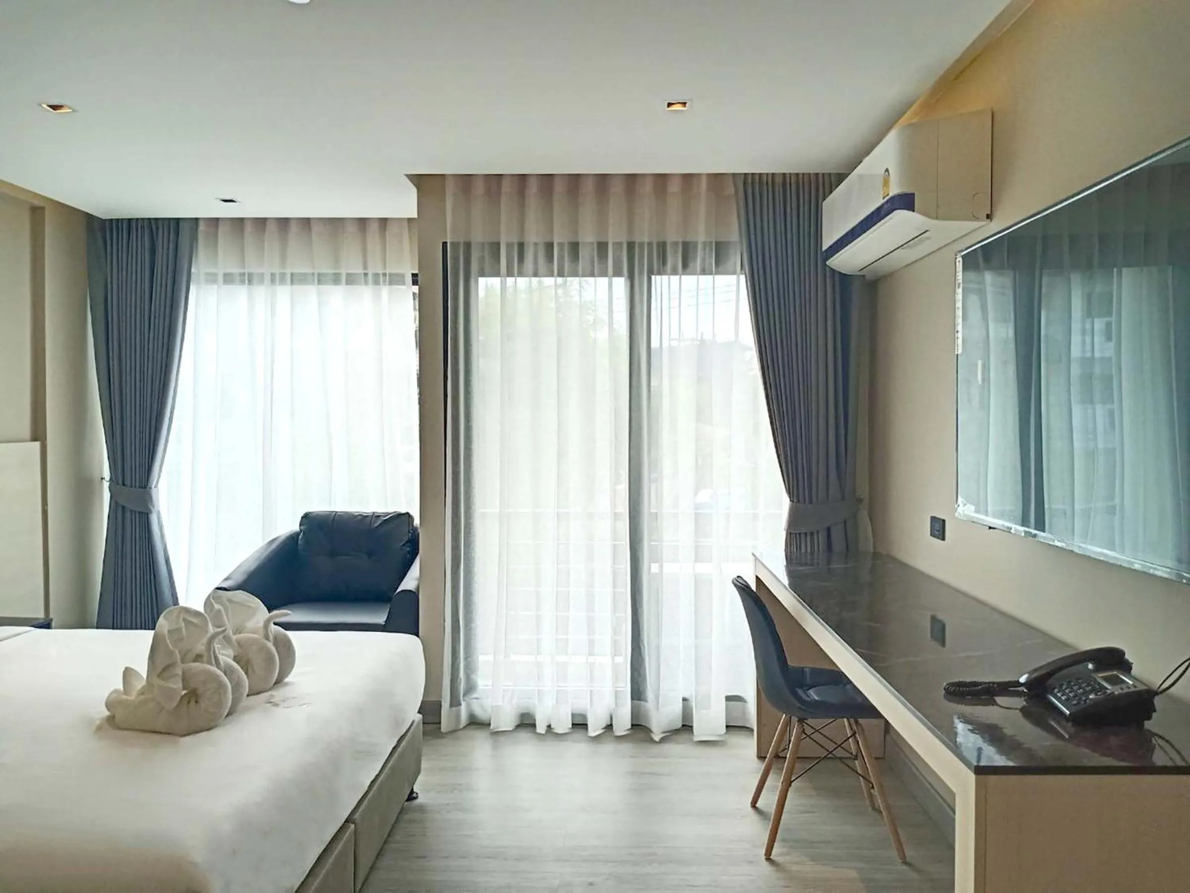 View (from property/room), Bed in The 9 Residence Hotel