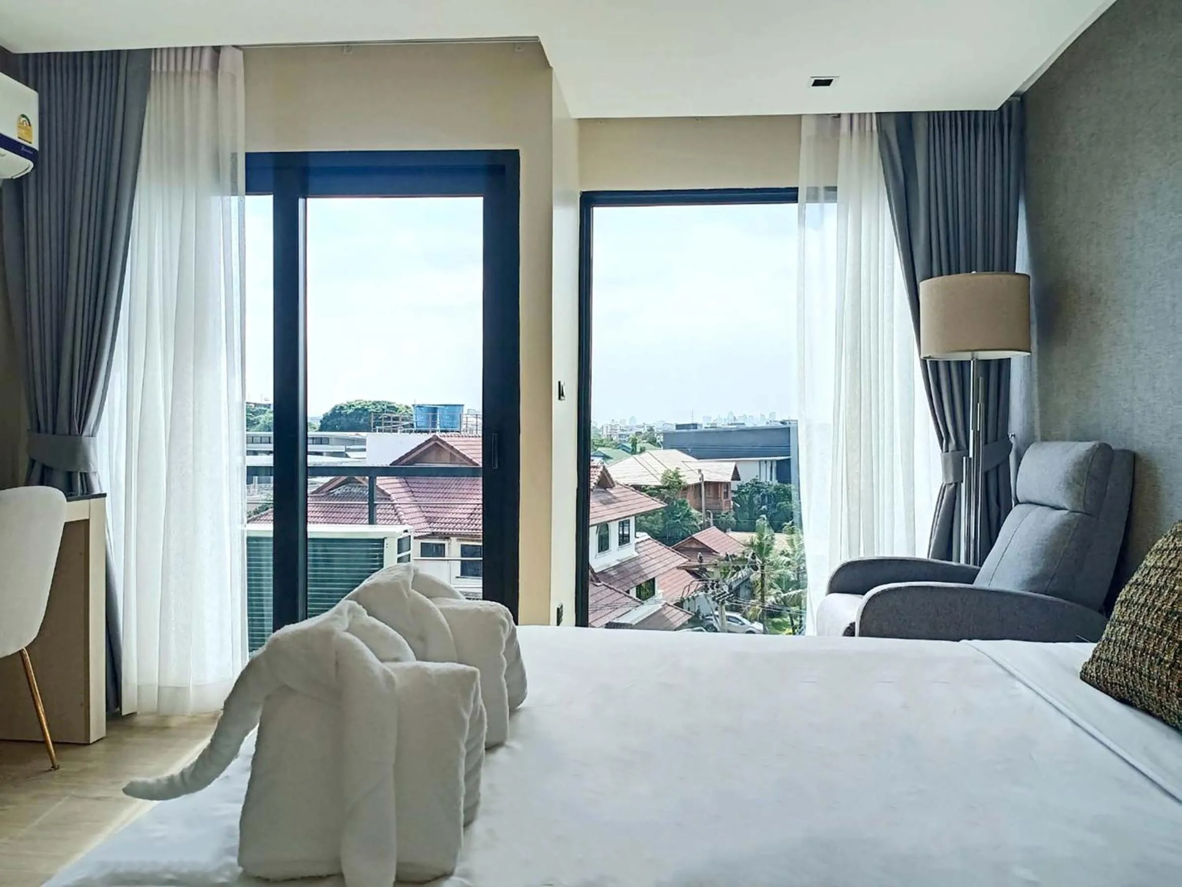 View (from property/room), Bed in The 9 Residence Hotel