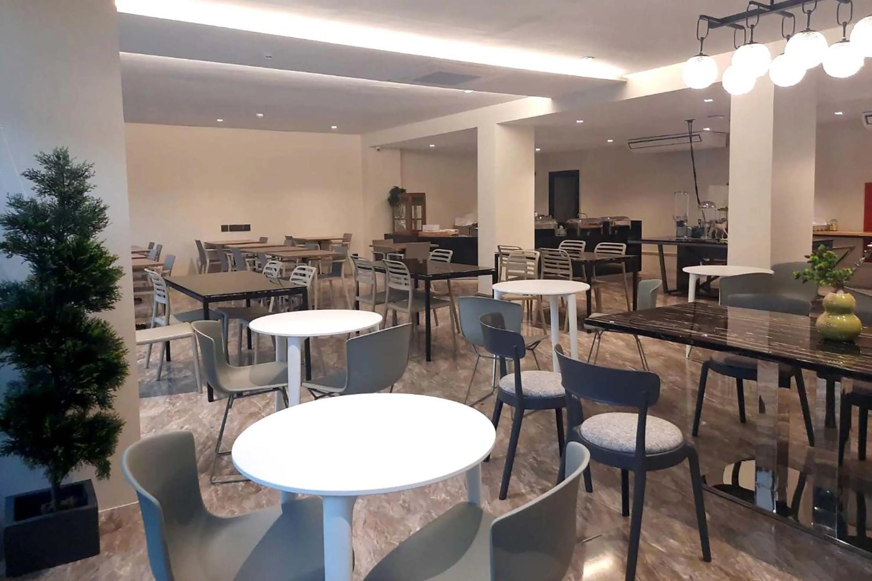 Restaurant/places to eat in The 9 Residence Hotel