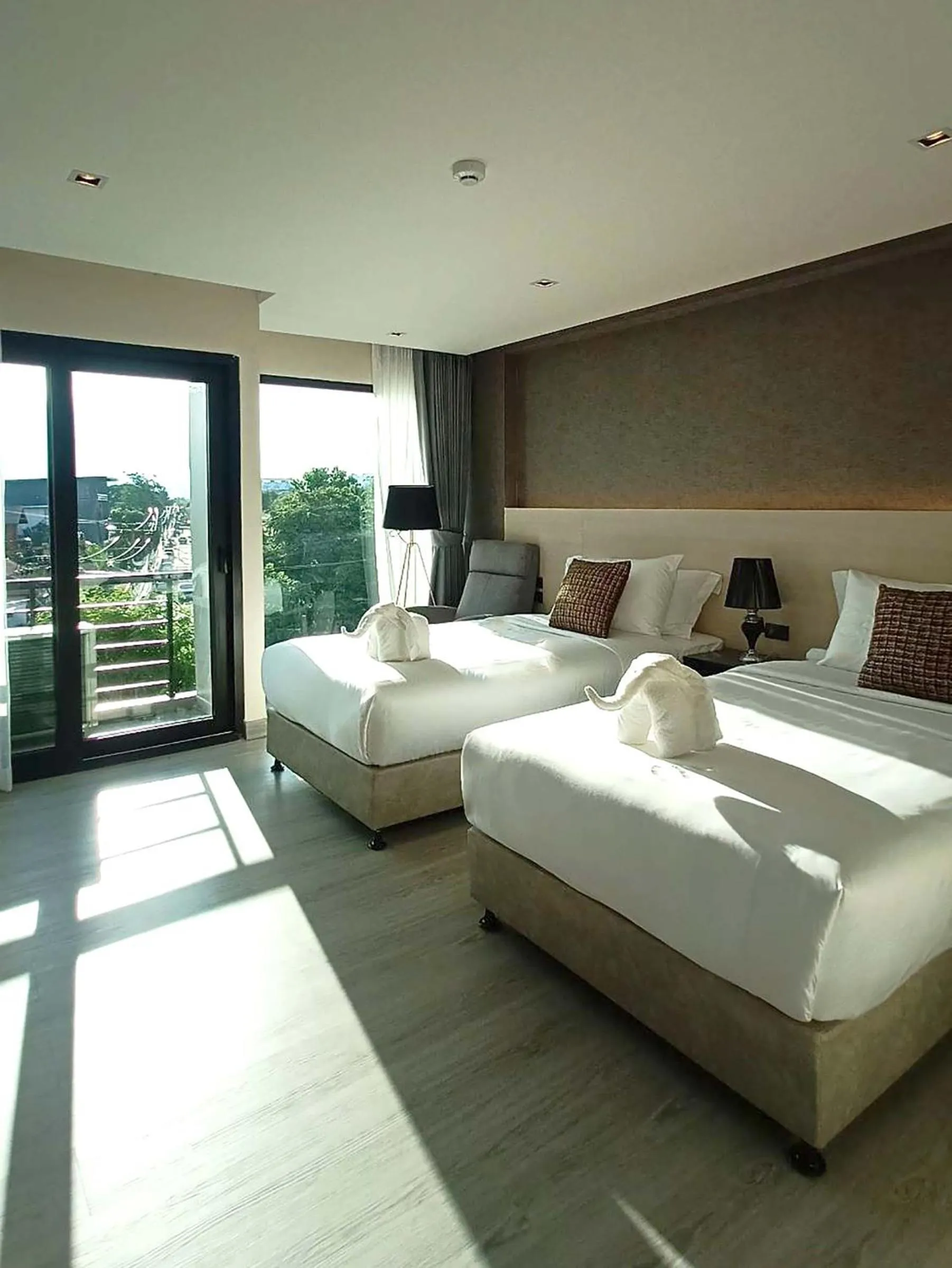 Balcony/Terrace, Bed in The 9 Residence Hotel