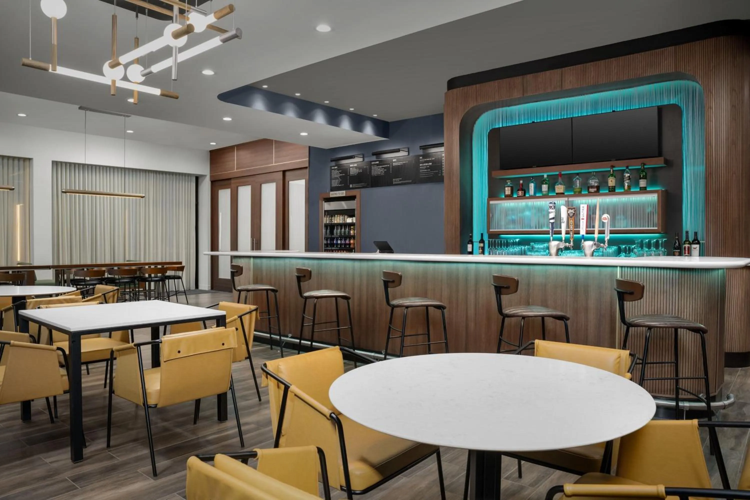 Lounge or bar in Courtyard by Marriott Northport