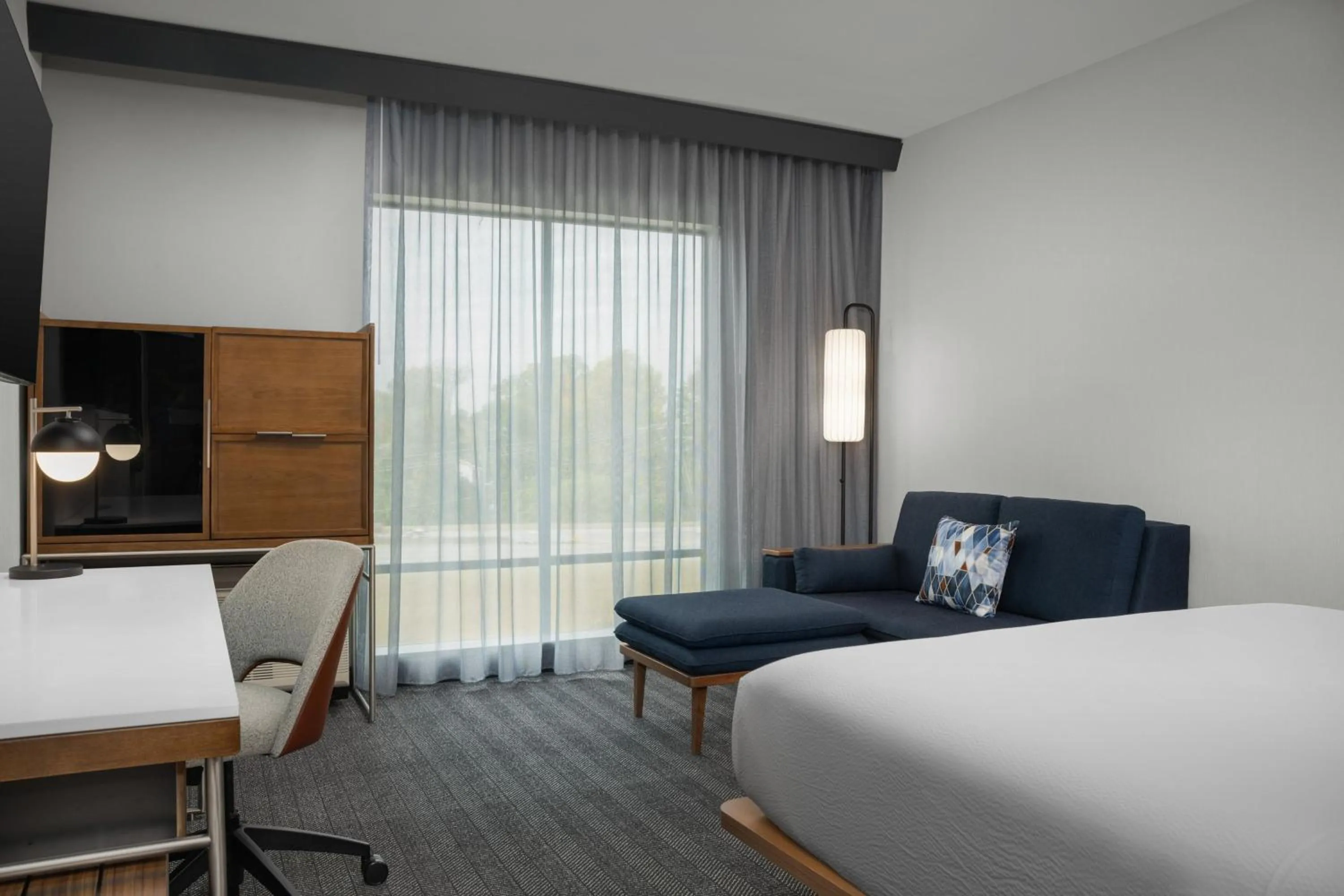 Photo of the whole room in Courtyard by Marriott Northport