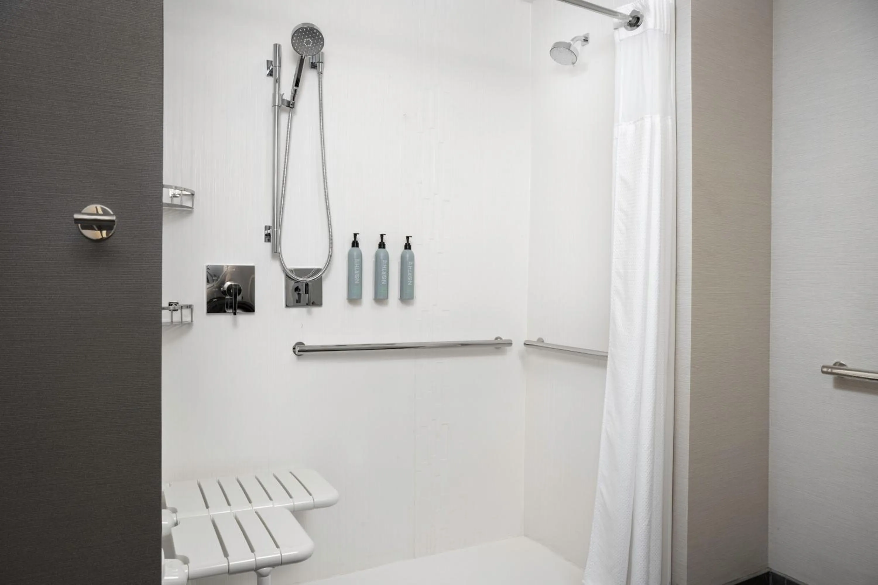 Bathroom in Courtyard by Marriott Northport