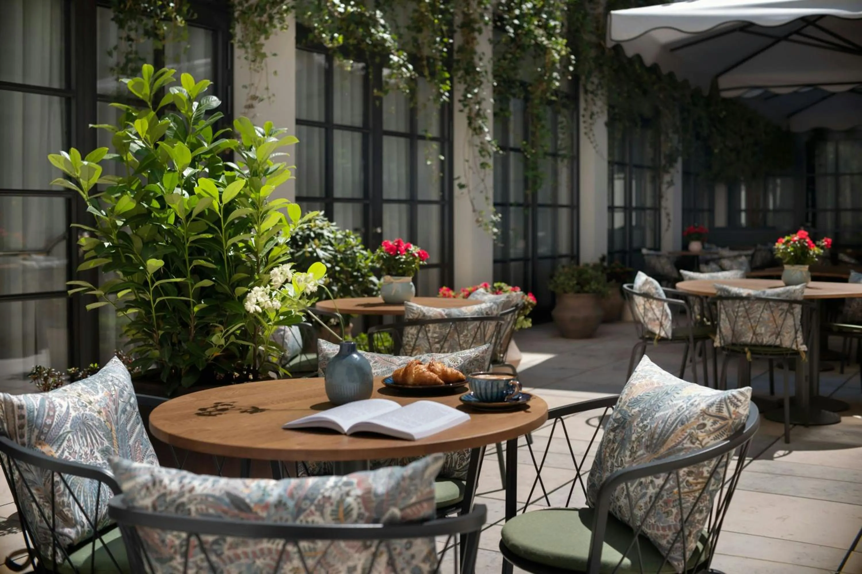 Other in Stradom House, Autograph Collection