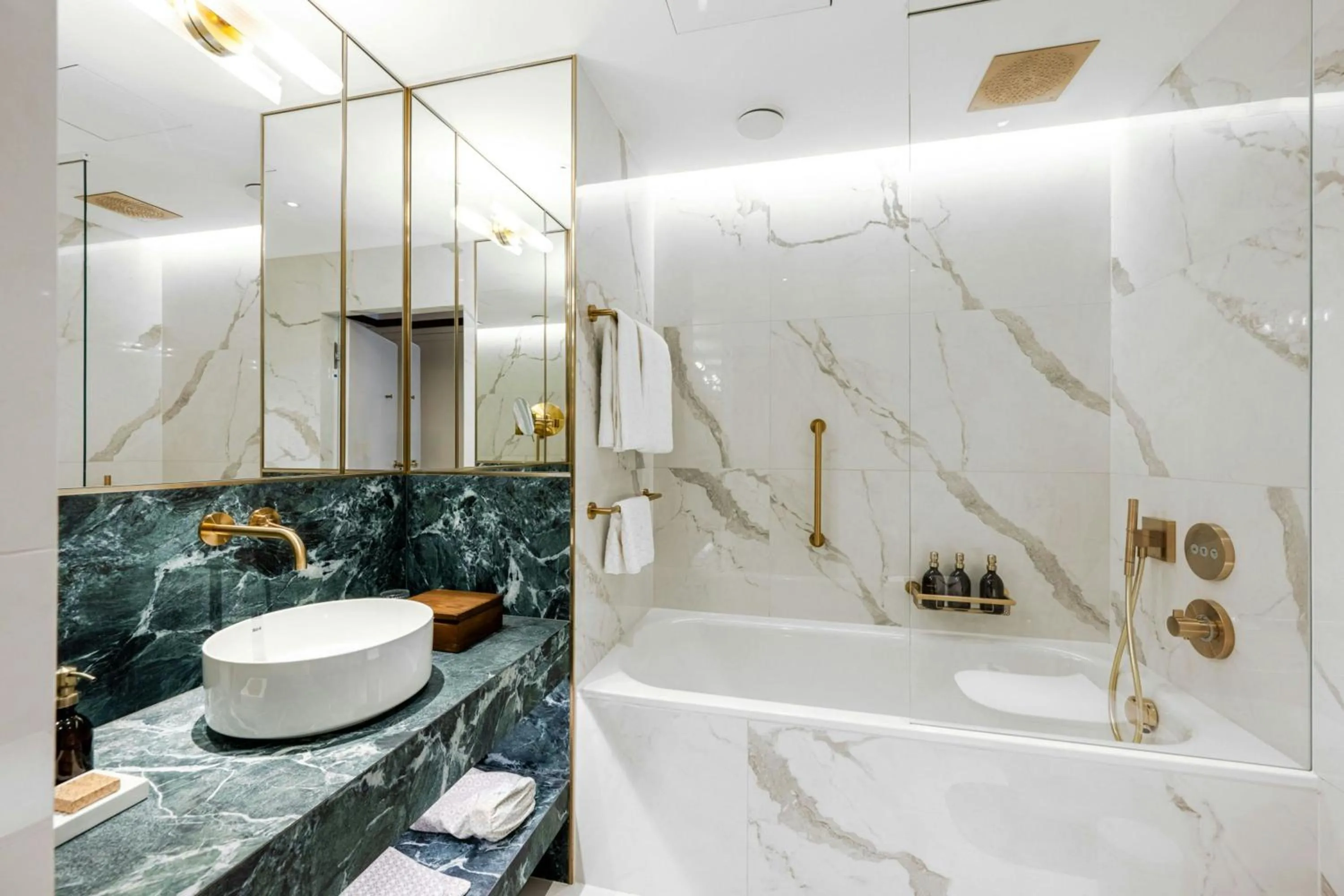 Bathroom in Stradom House, Autograph Collection