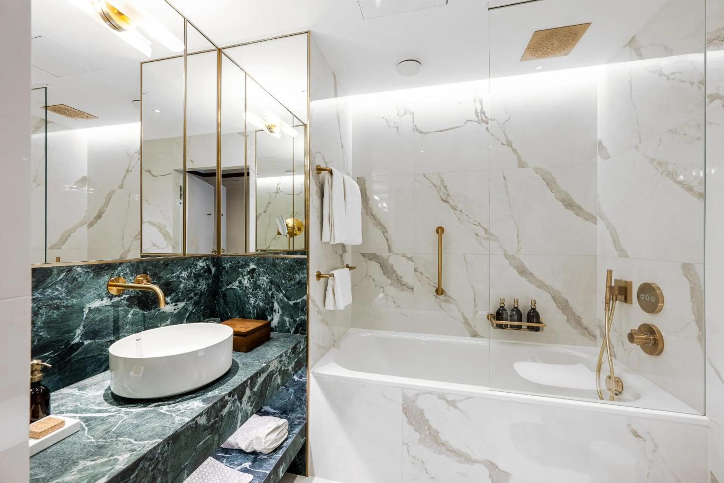 Bathroom in Stradom House, Autograph Collection