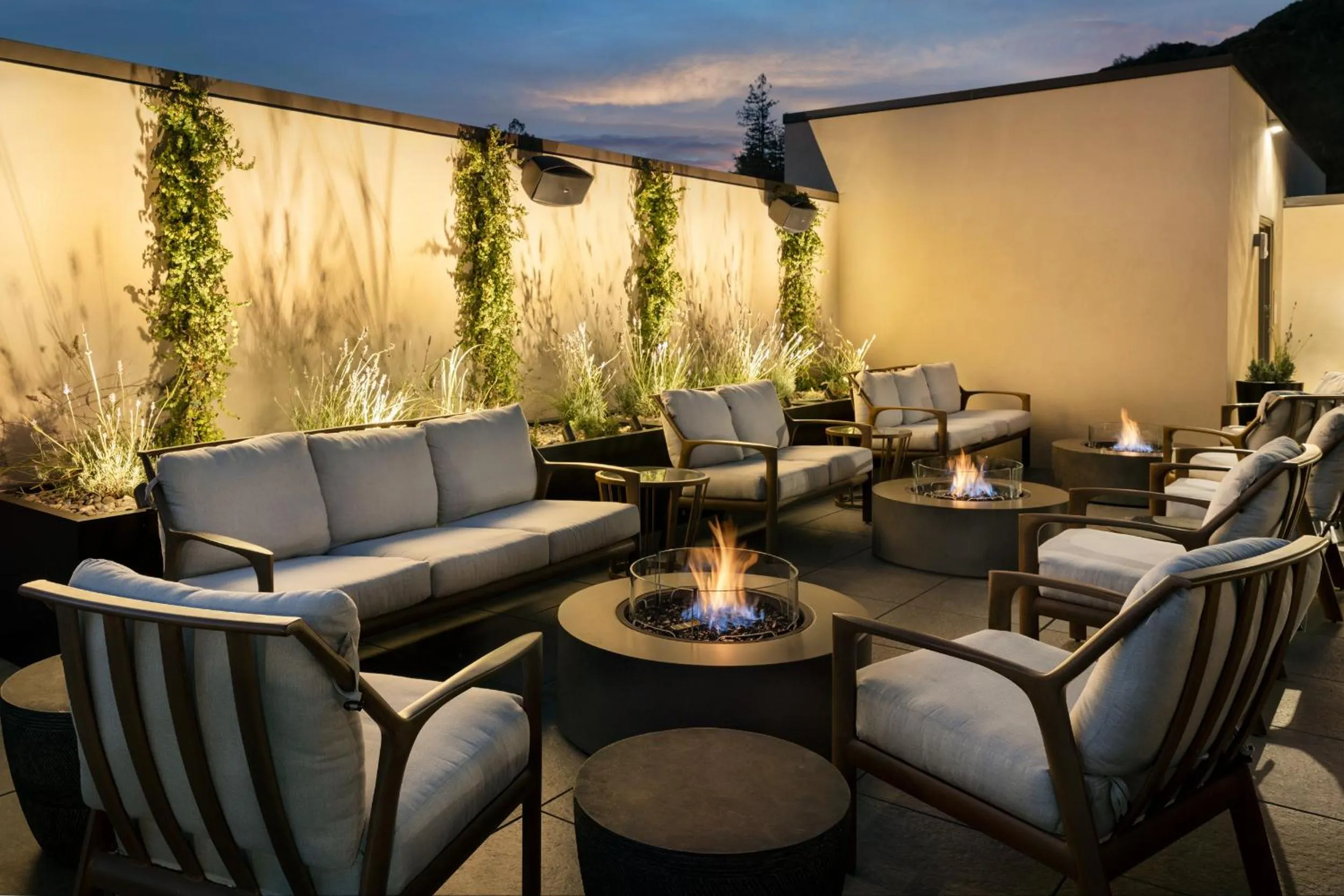 Restaurant/places to eat in AC Hotel San Rafael Downtown