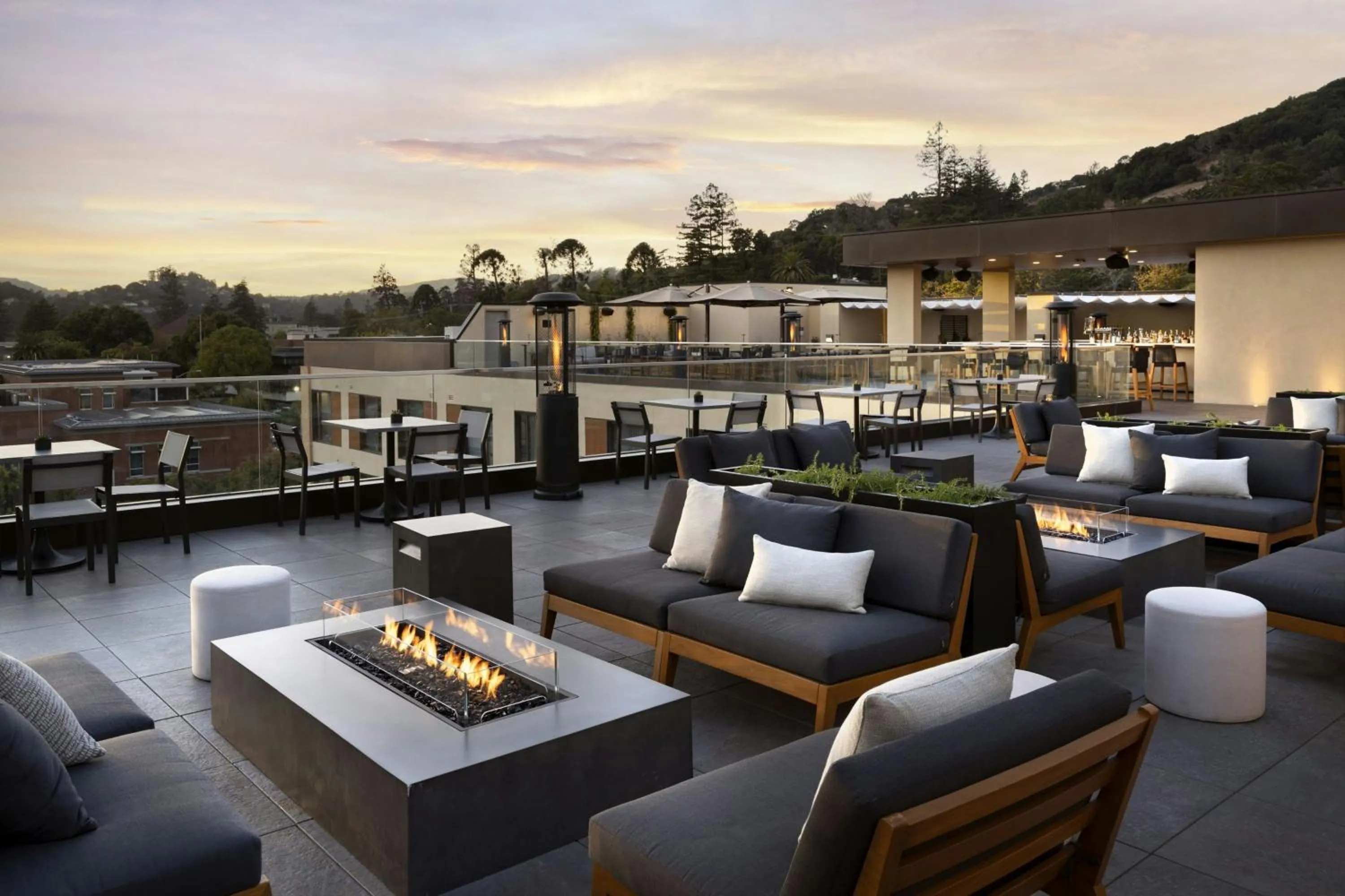 Restaurant/places to eat in AC Hotel San Rafael Downtown