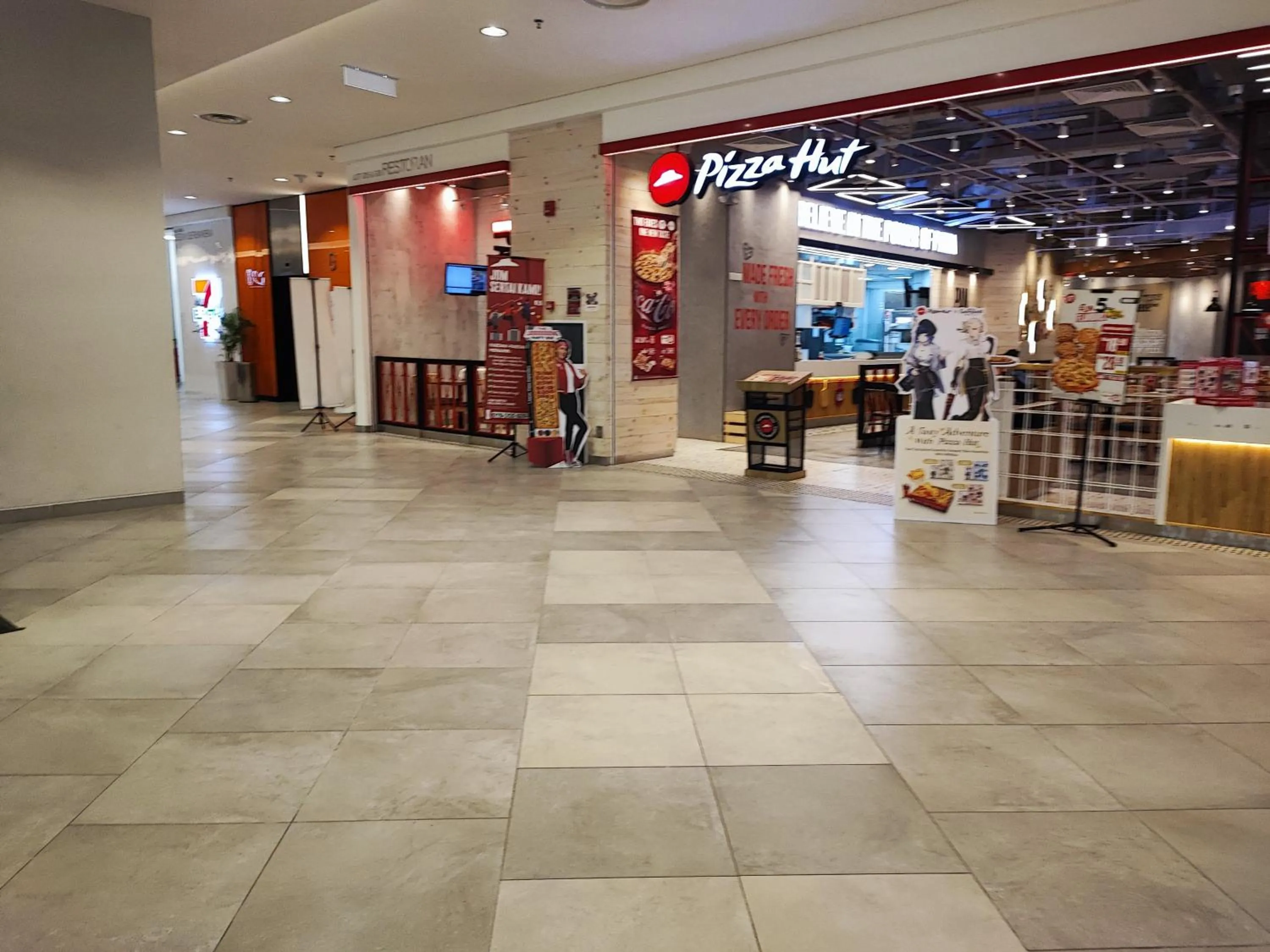 Restaurant/places to eat in Stylish KL Suite, KLCC View, Next to LRT, Datum Jelatek By Atlantis Management