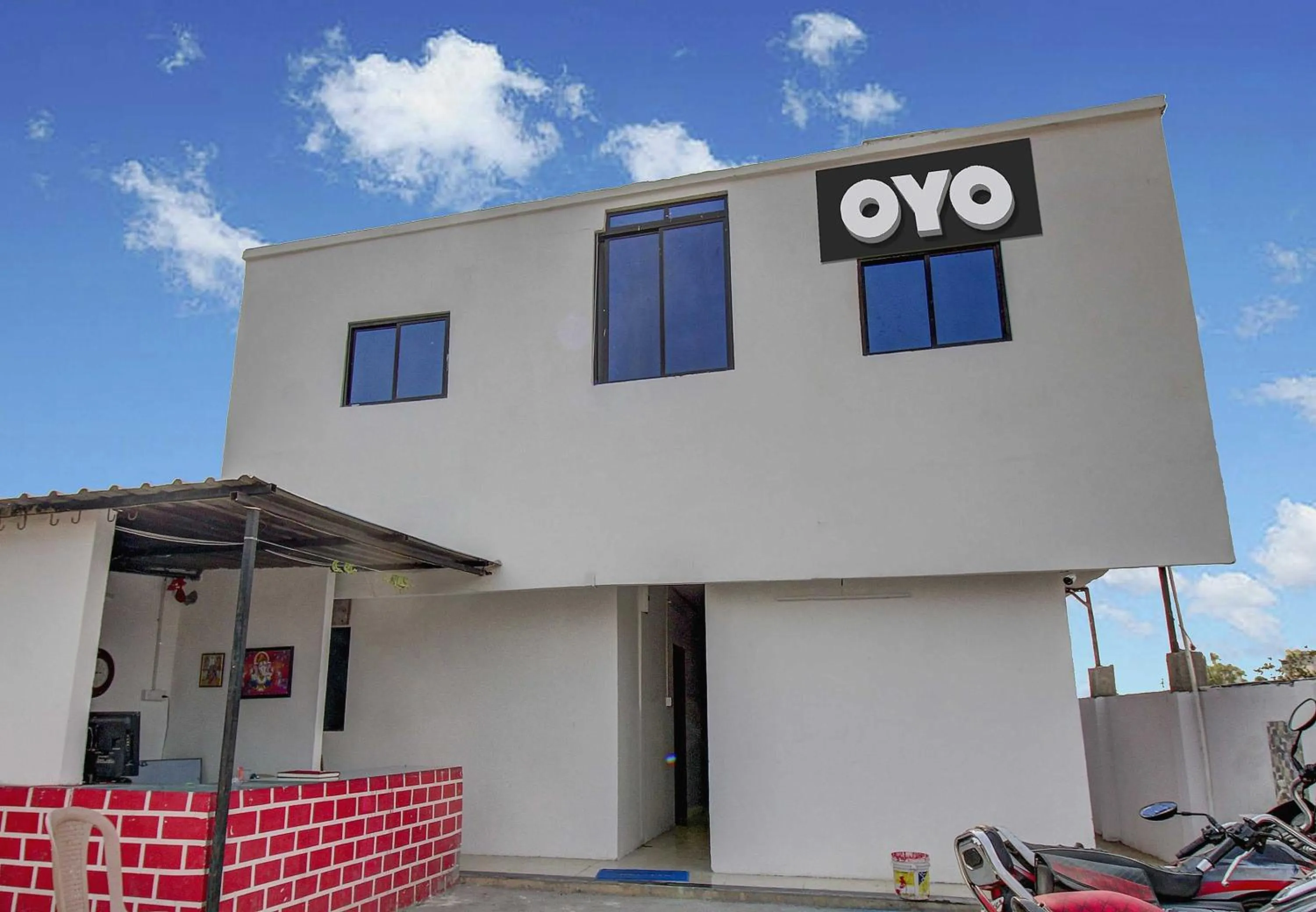 Facade/entrance in Hotel O Kings