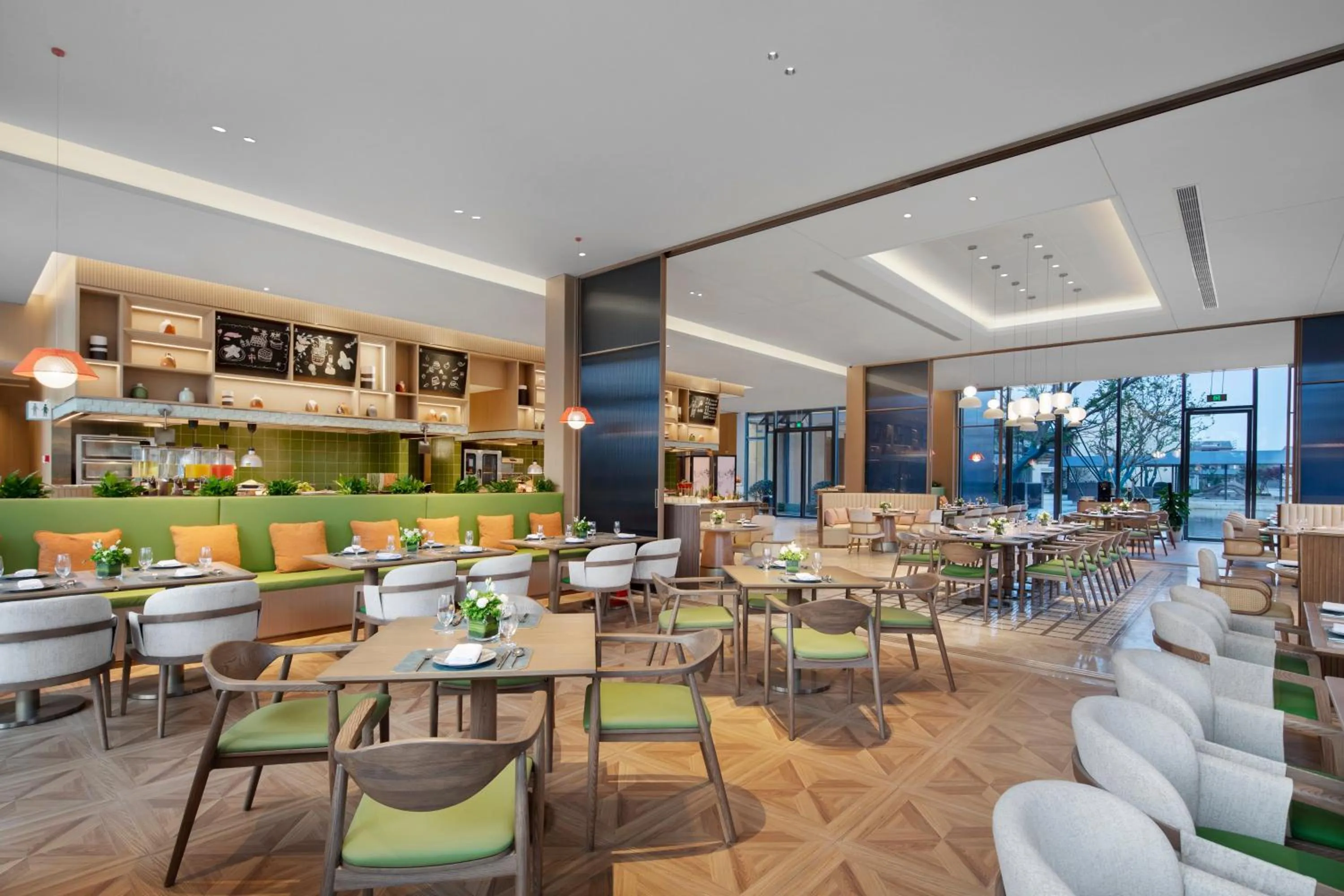 Restaurant/Places to Eat in Holiday Inn Deqing Xinshi Ancient Town, an IHG Hotel