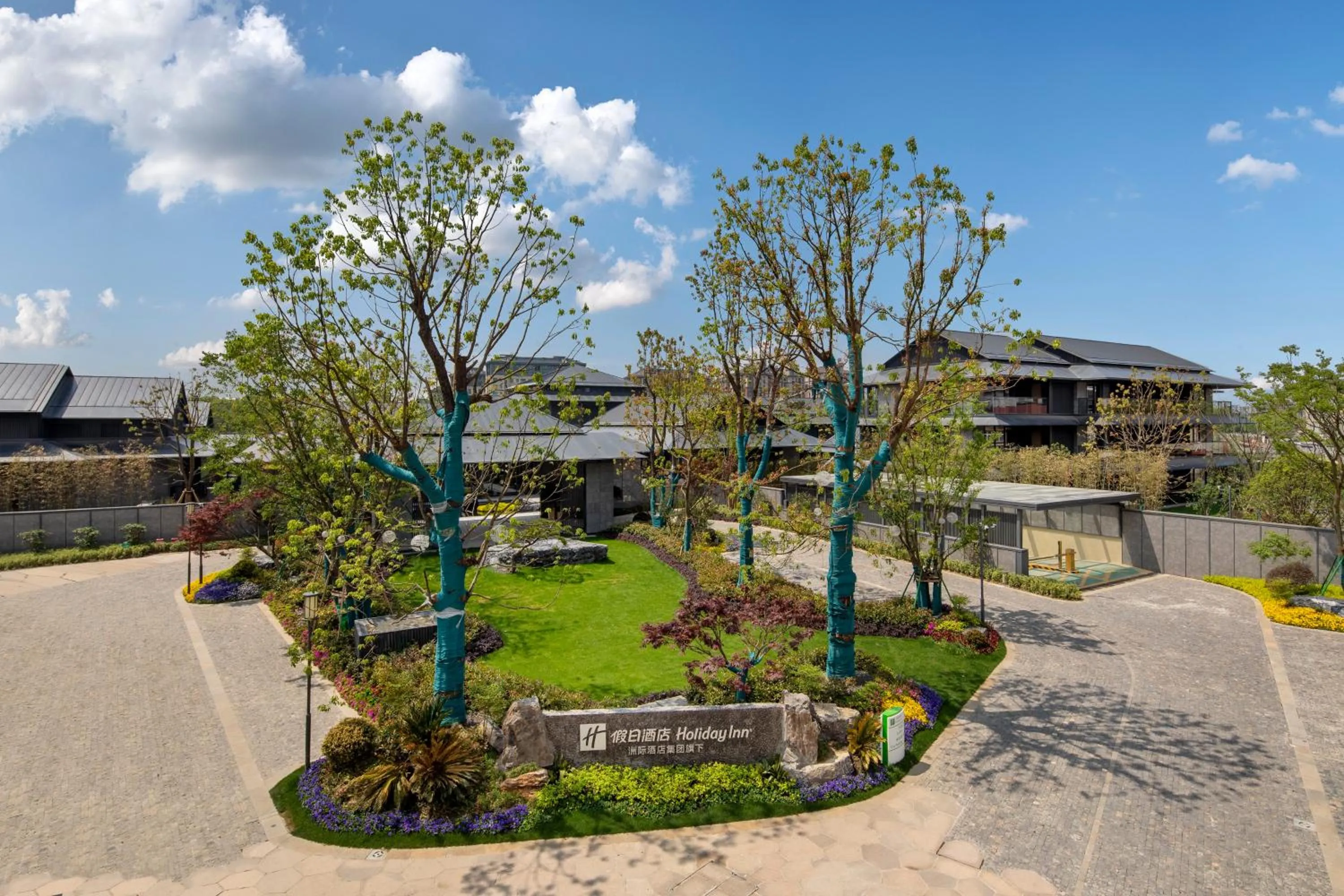 Property building in Holiday Inn Deqing Xinshi Ancient Town, an IHG Hotel