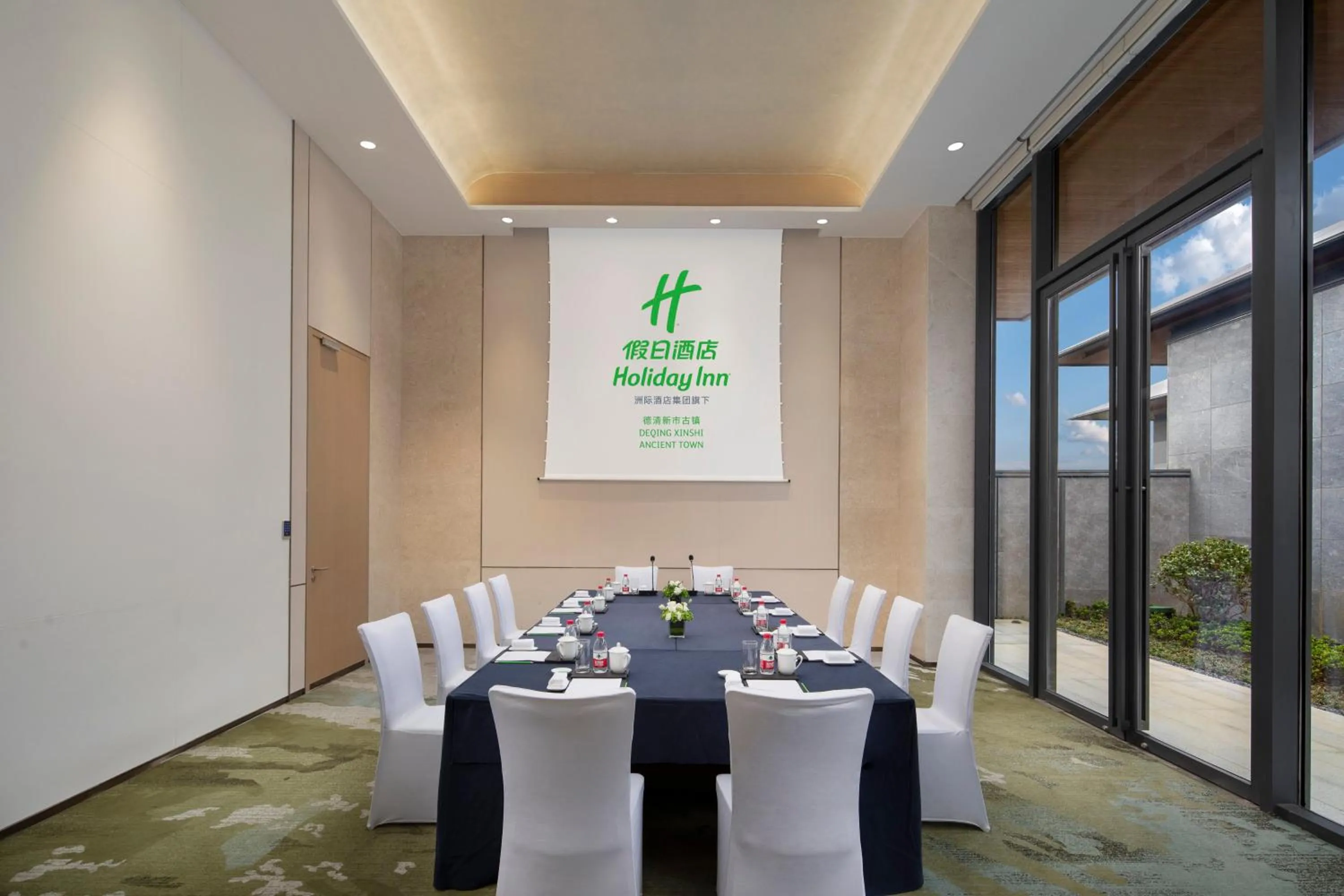 Meeting/conference room in Holiday Inn Deqing Xinshi Ancient Town, an IHG Hotel