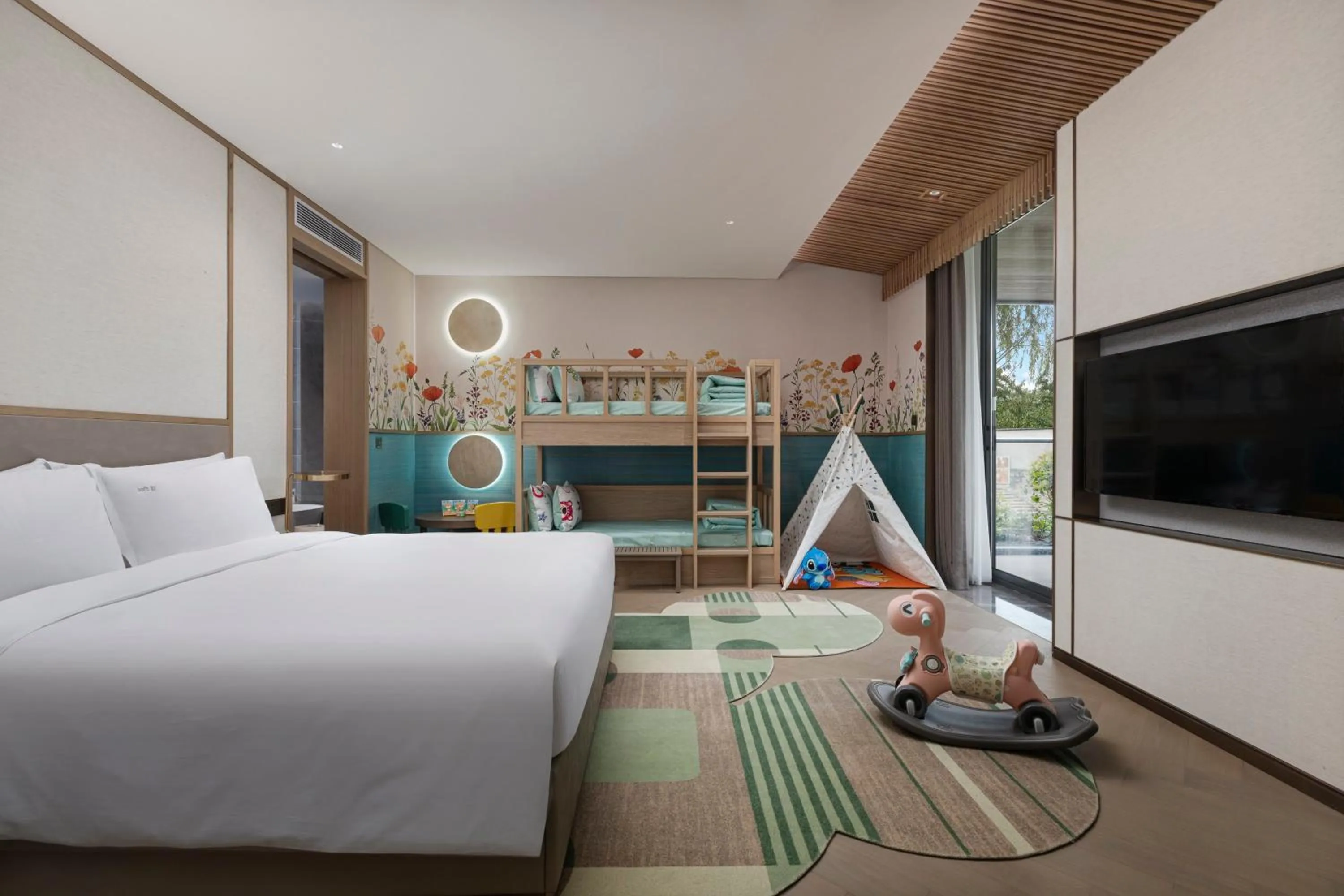 Photo of the whole room in Holiday Inn Deqing Xinshi Ancient Town, an IHG Hotel