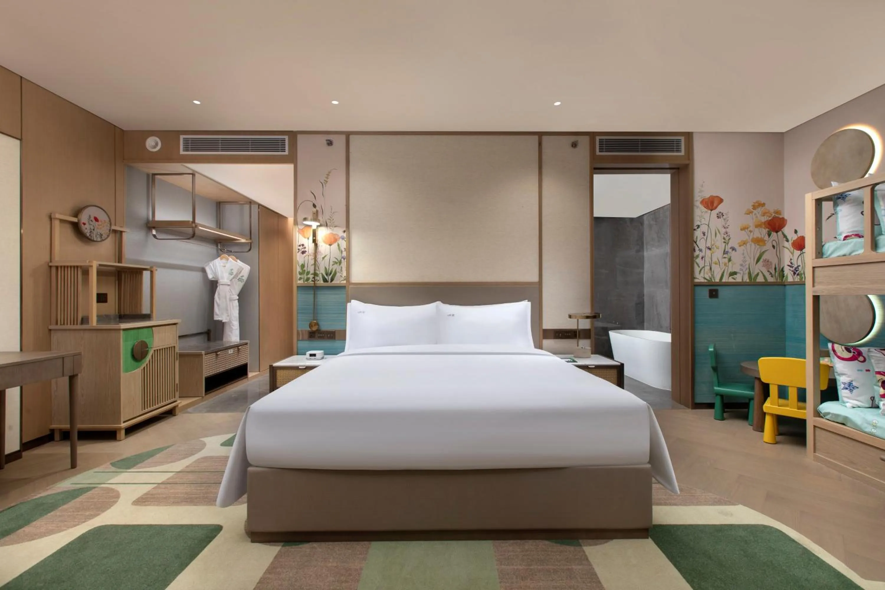 Photo of the whole room in Holiday Inn Deqing Xinshi Ancient Town, an IHG Hotel