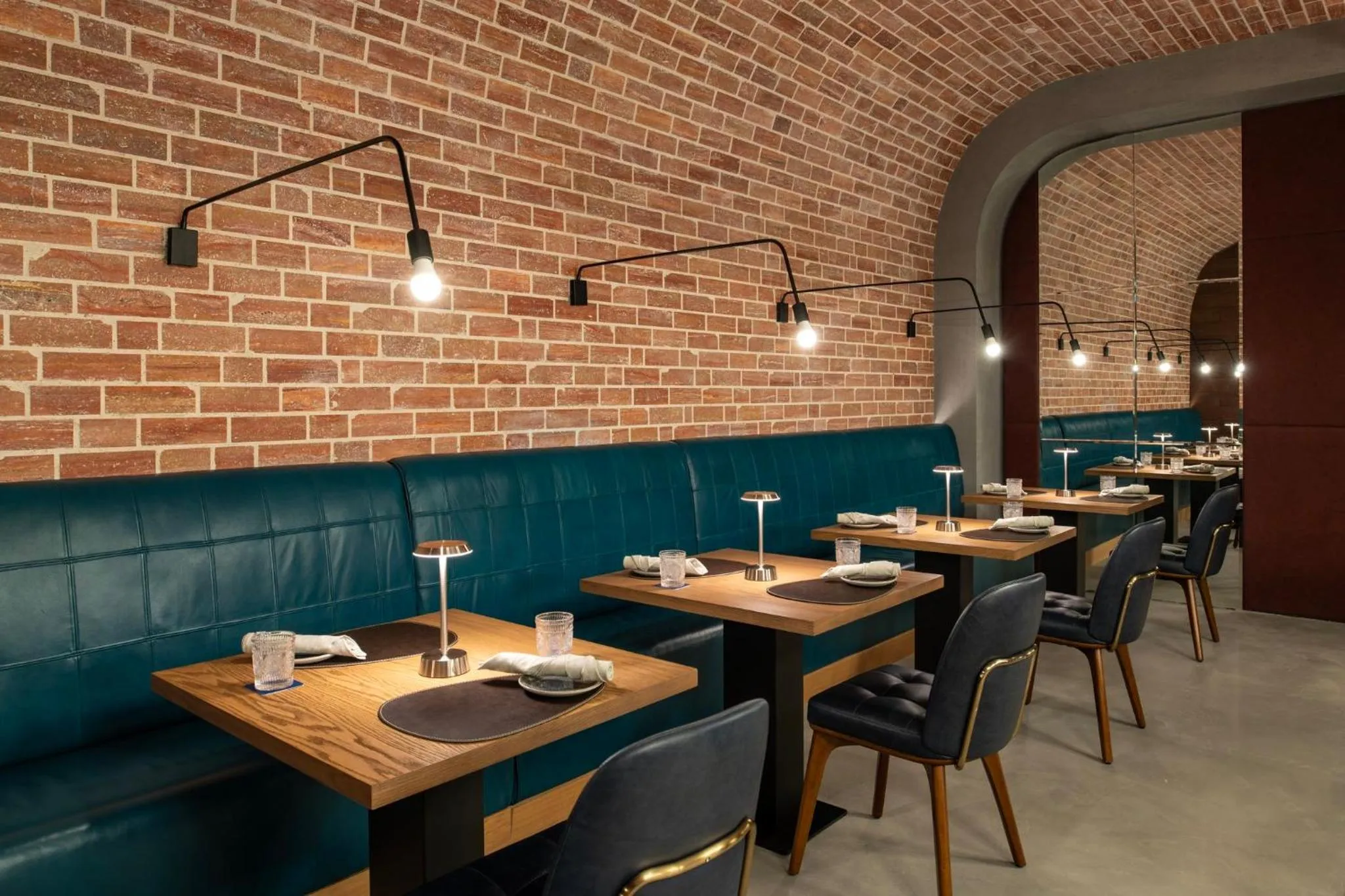 Restaurant/places to eat in Abesq Doha Hotel and Residences, an IHG Hotel