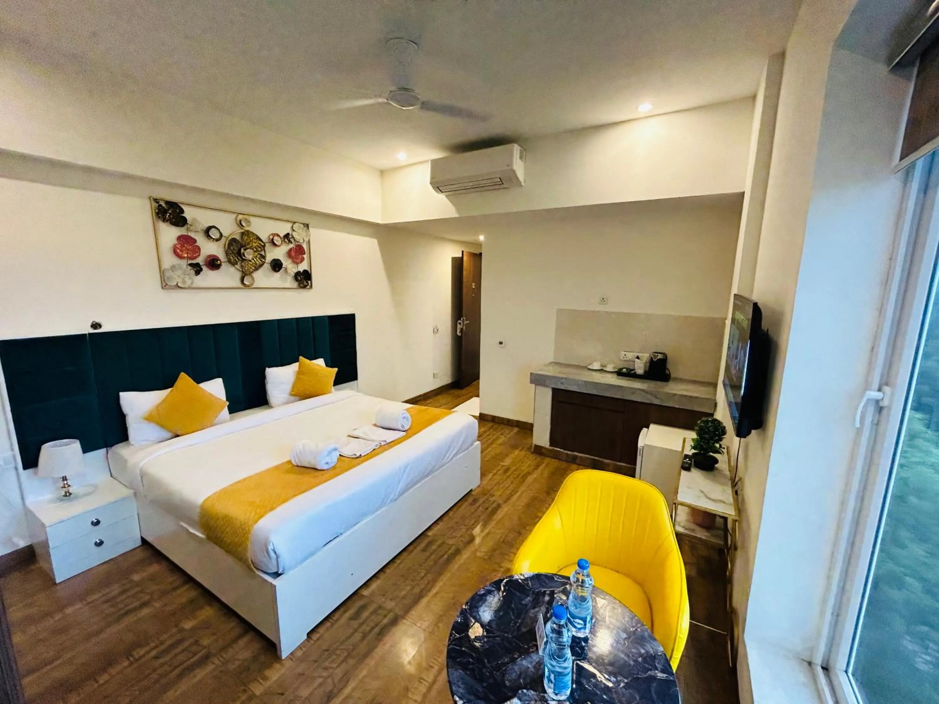 Photo of the whole room, Bed in Amahi Inn I Signature Towers