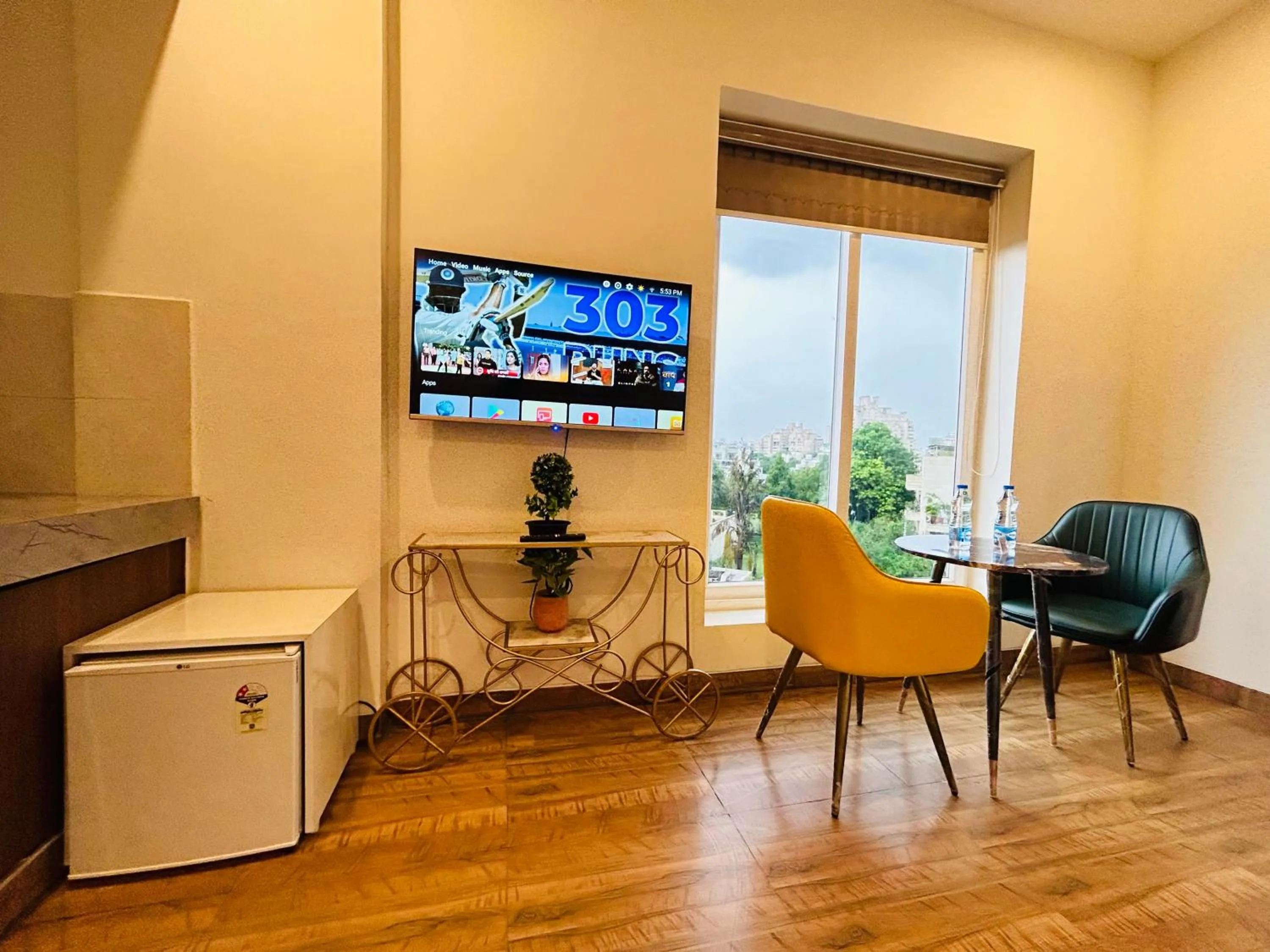 TV and multimedia in Amahi Inn I Signature Towers