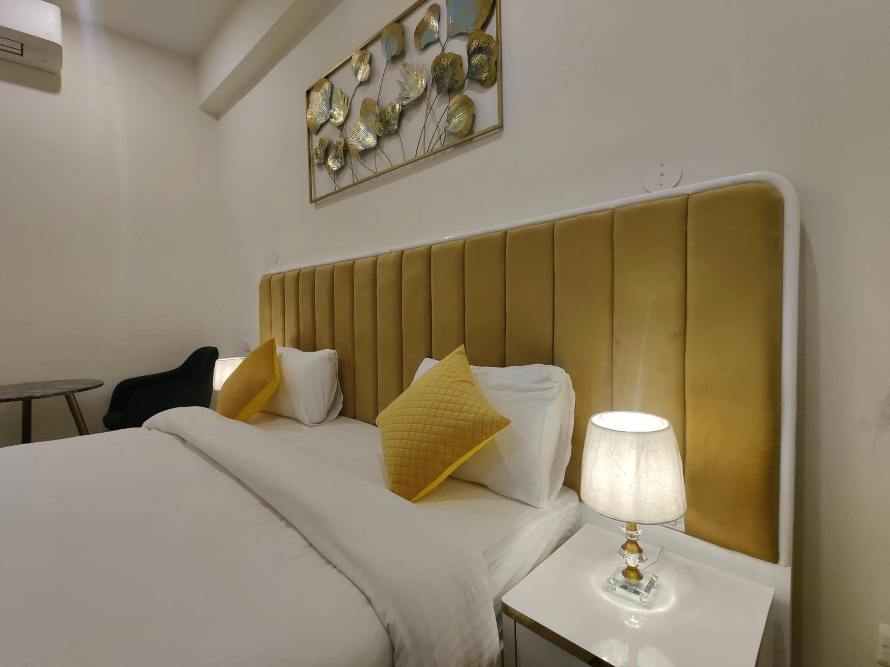 Bedroom, Bed in Amahi Inn I Signature Towers