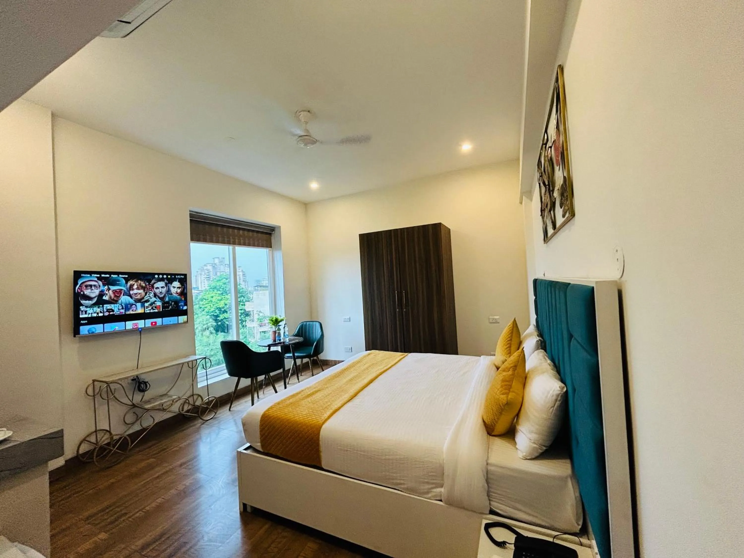 Photo of the whole room, Bed in Amahi Inn I Signature Towers