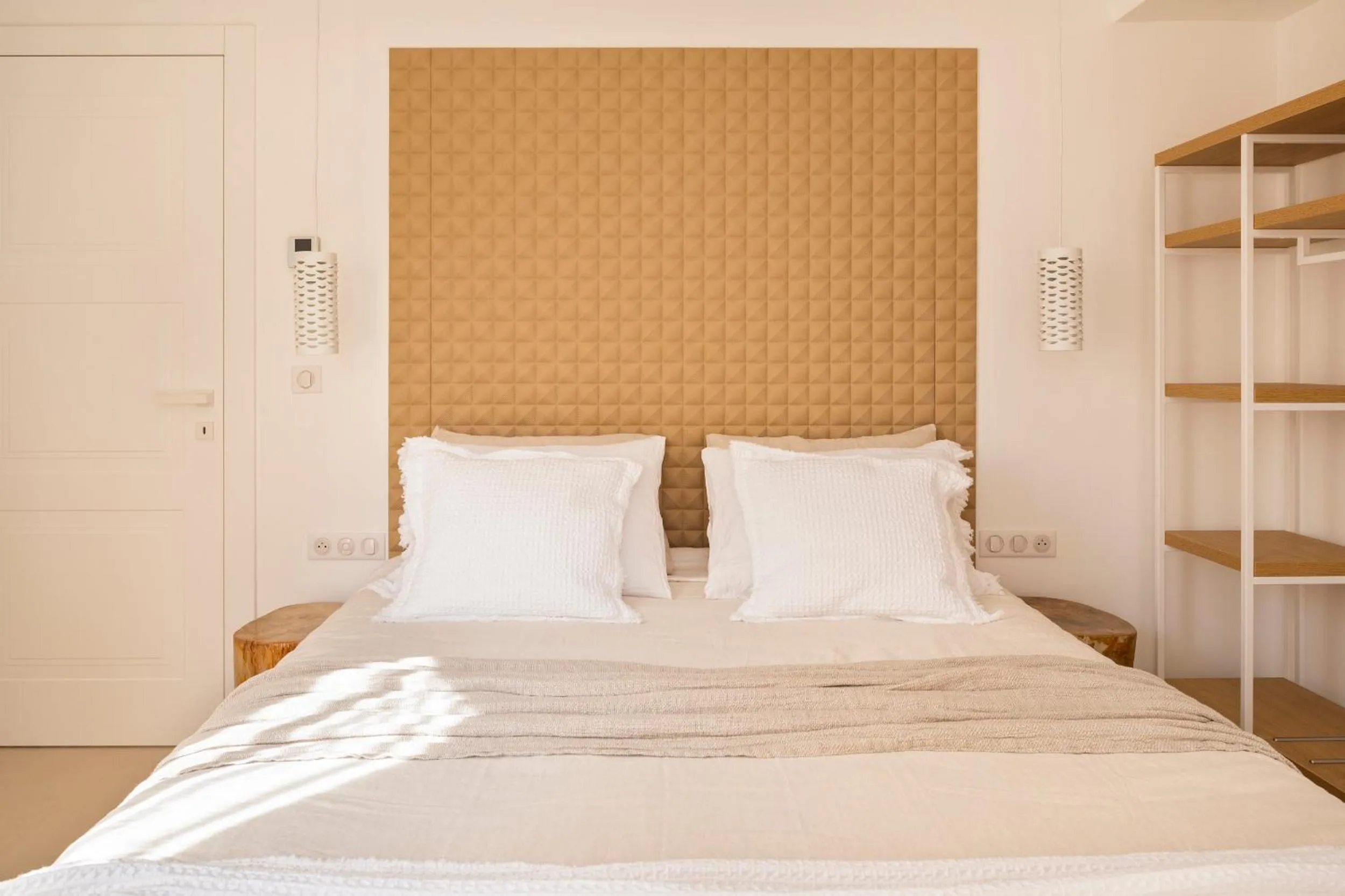 Bedroom, Bed in Maison Carla Rosa Cannes
