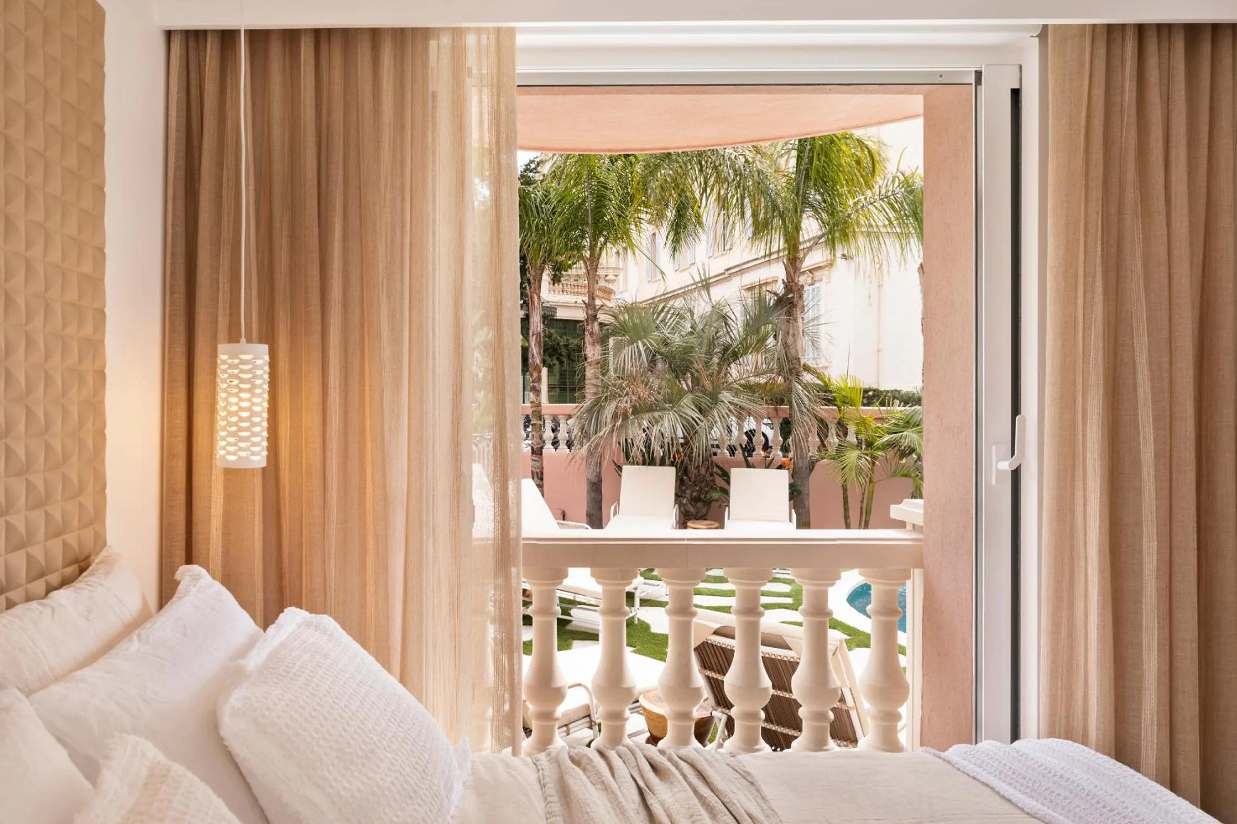 Bedroom, Bed in Maison Carla Rosa Cannes