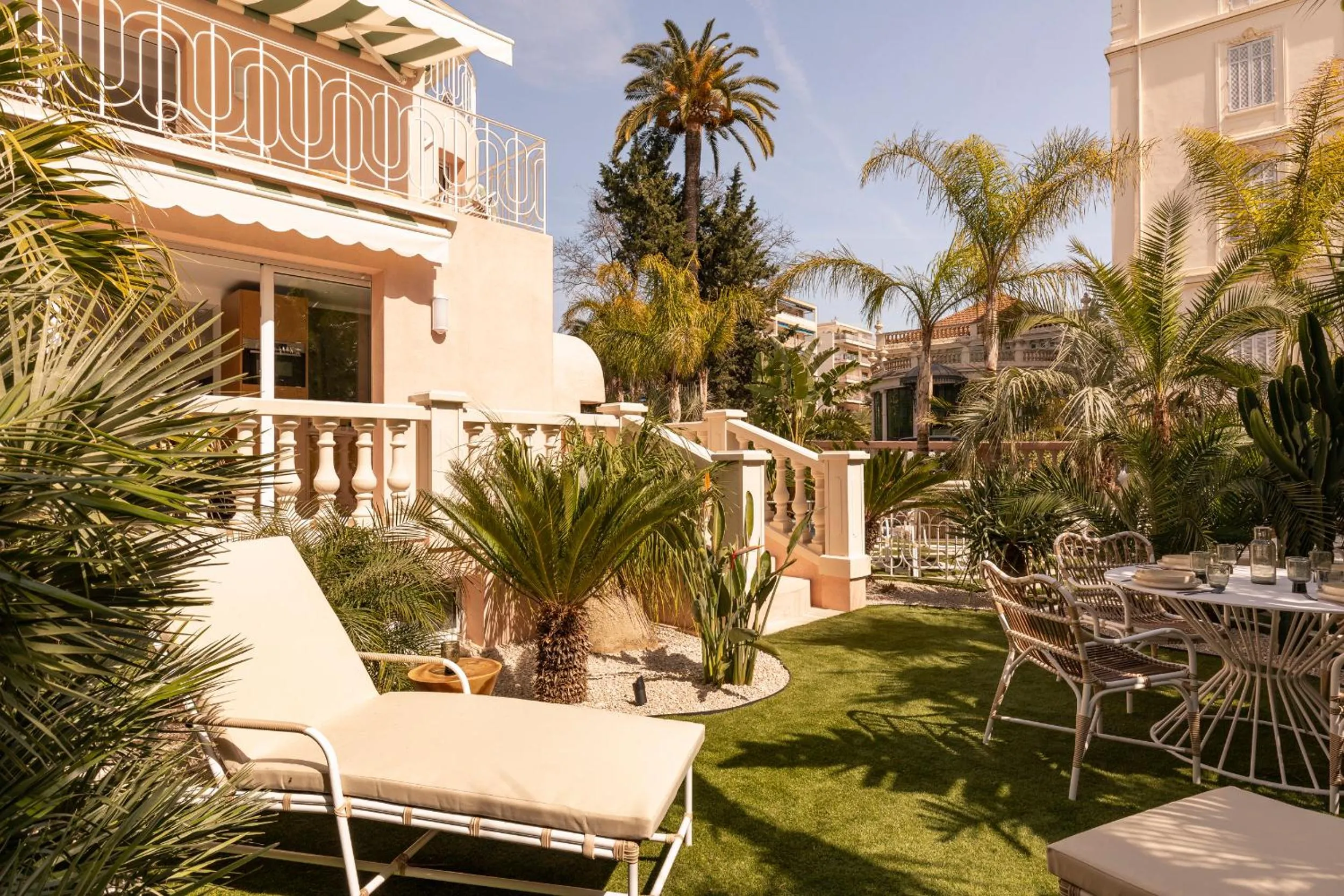 Garden view in Maison Carla Rosa Cannes