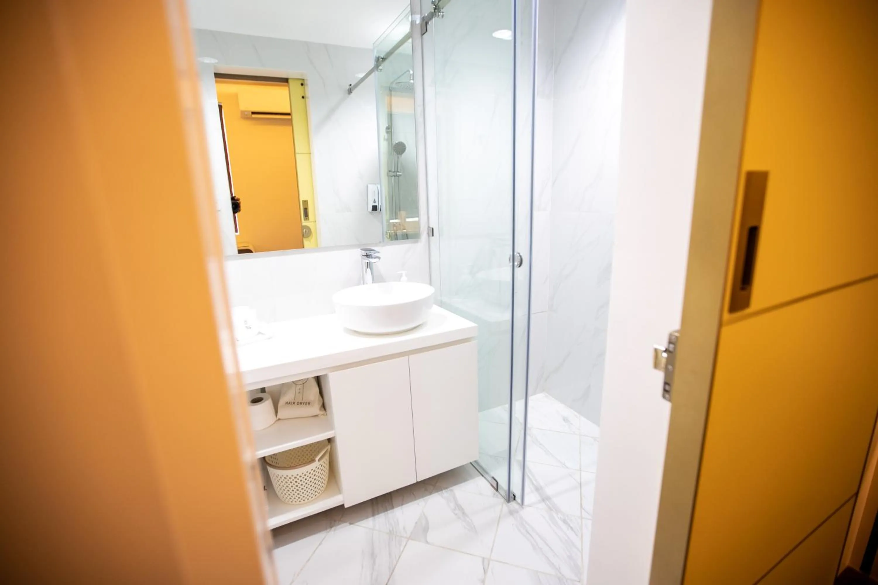 Toilet in M.Y. Hotel