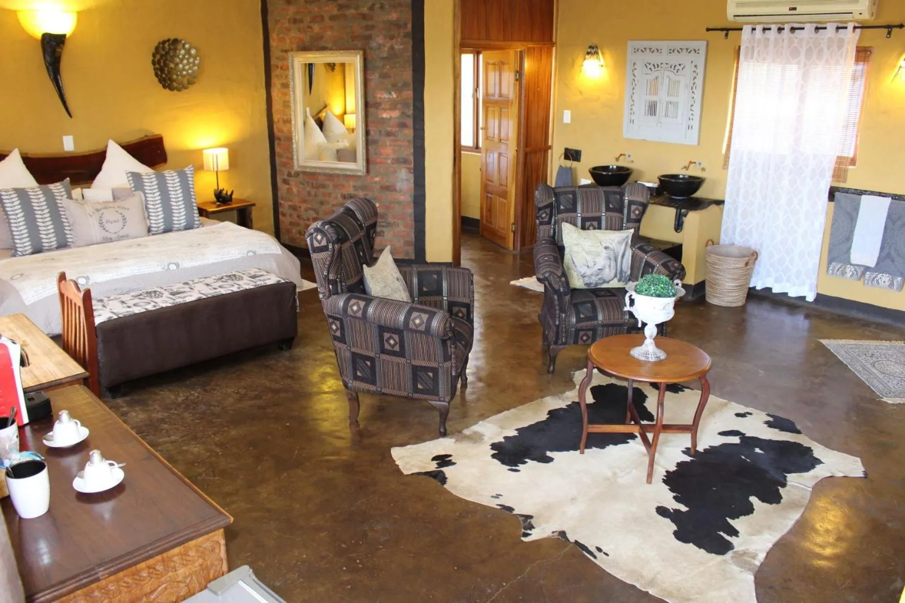 Photo of the whole room, Bed in Ndlovu Lodge