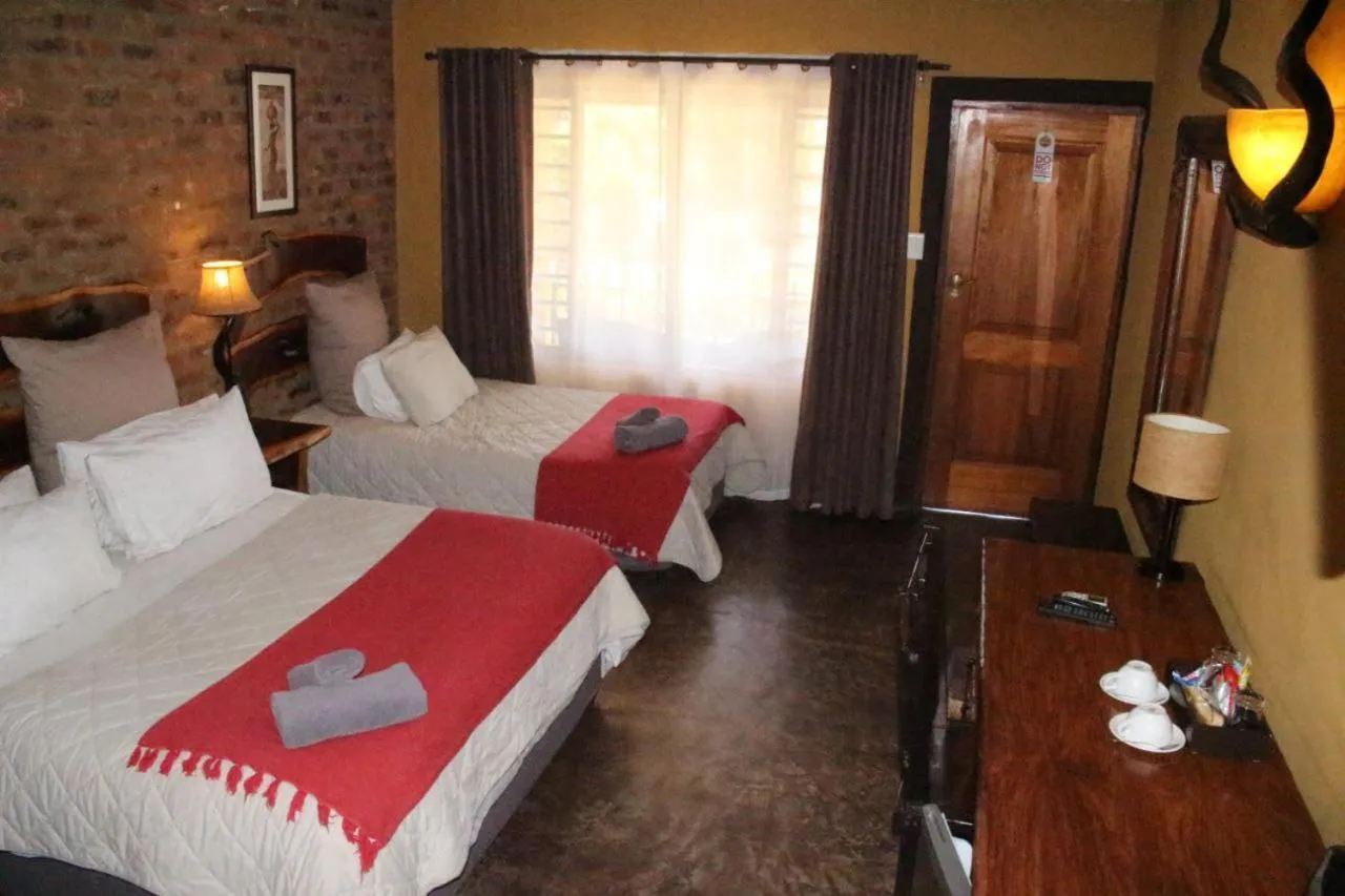 Photo of the whole room, Bed in Ndlovu Lodge