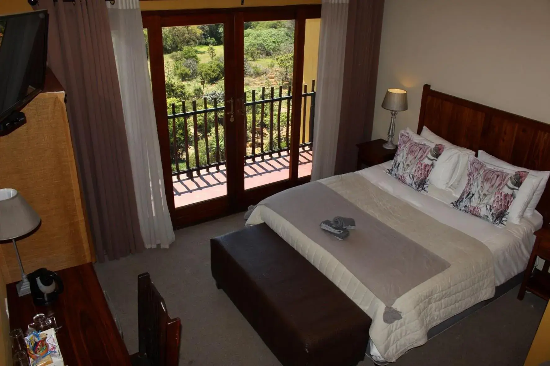 Deluxe Double Room with Balcony in Ndlovu Lodge Deluxe Double Room with Balcony in Ndlovu Lodge