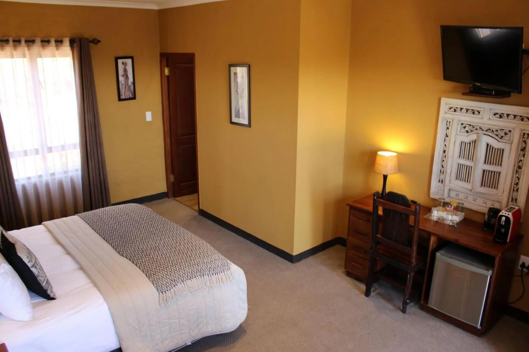 Bedroom, Bed in Ndlovu Lodge