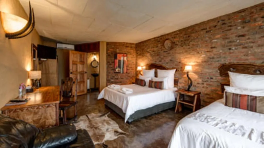 Photo of the whole room, Bed in Ndlovu Lodge