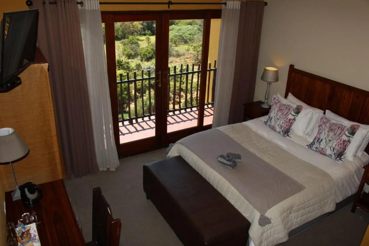 Photo of the whole room, Bed in Ndlovu Lodge