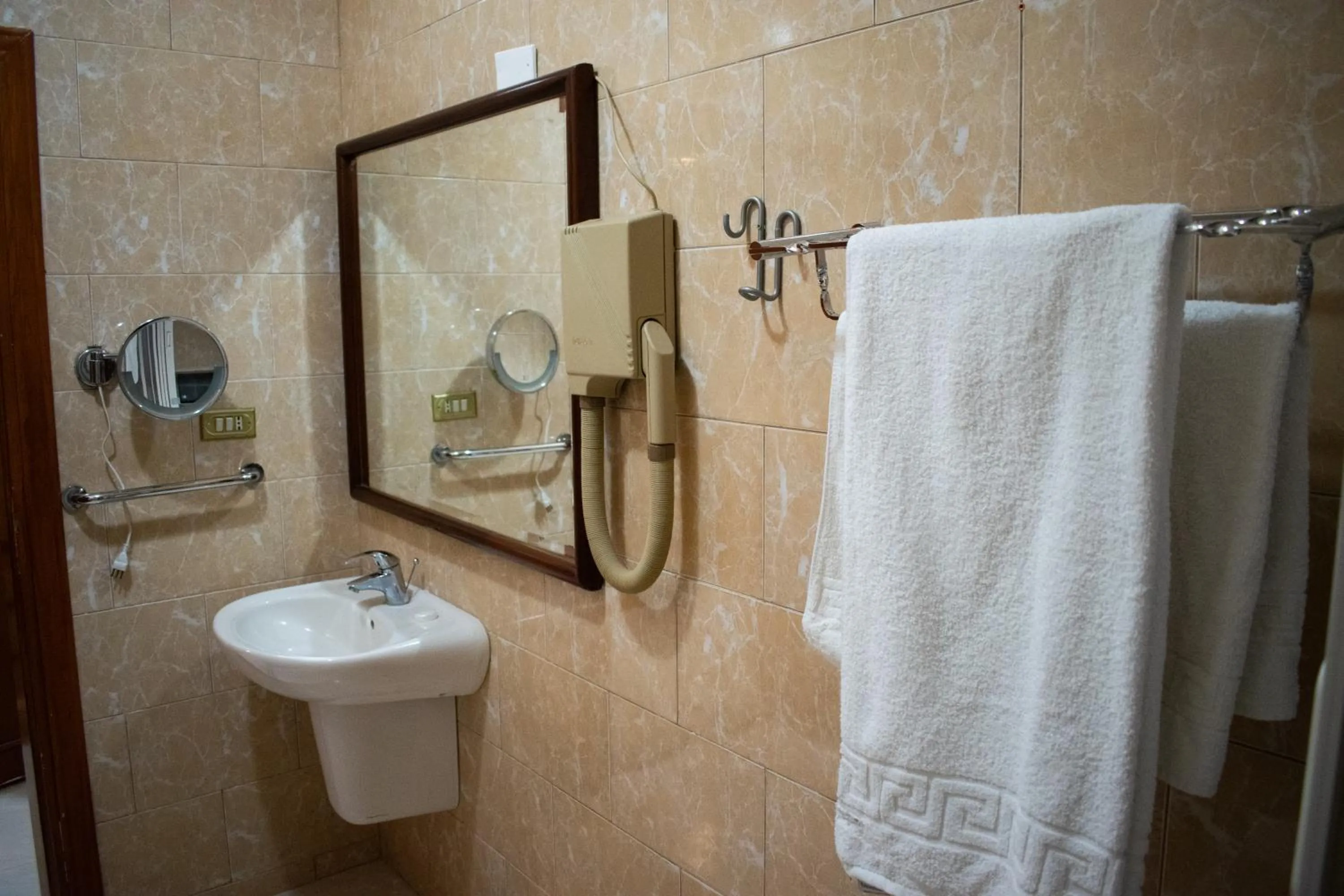 Shower in Twilight Hotel Petra