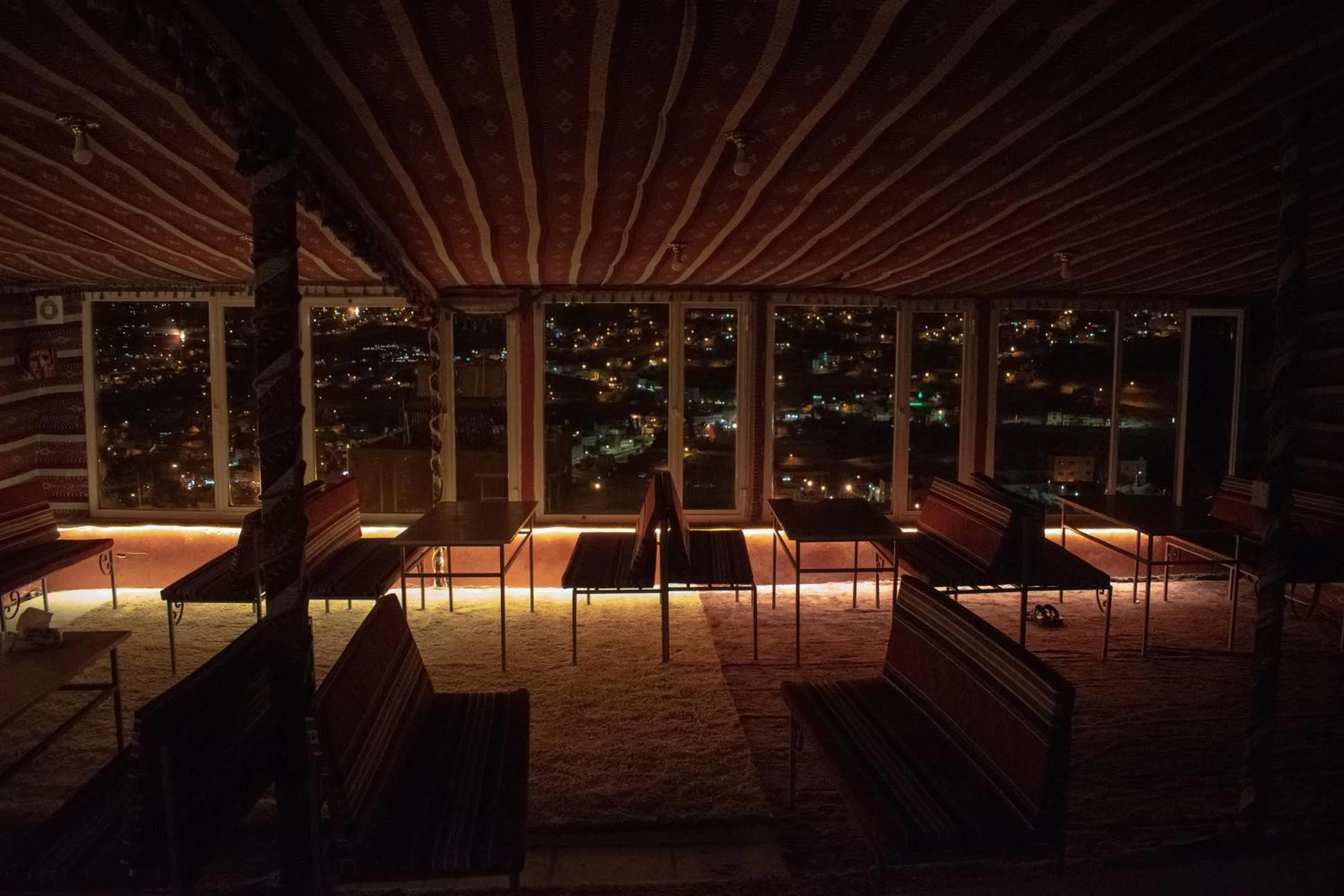 Restaurant/places to eat in Twilight Hotel Petra