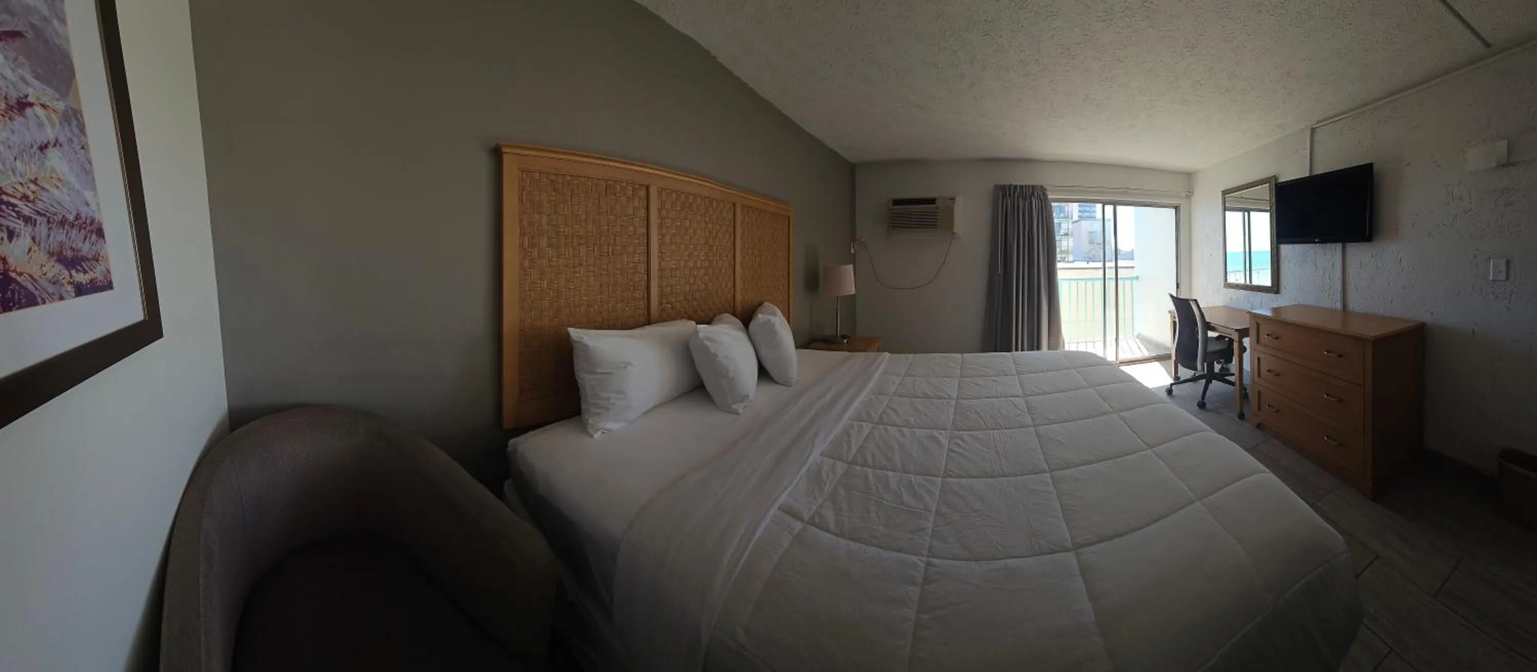 Bed in Southern Breeze Ocean Front Hotel