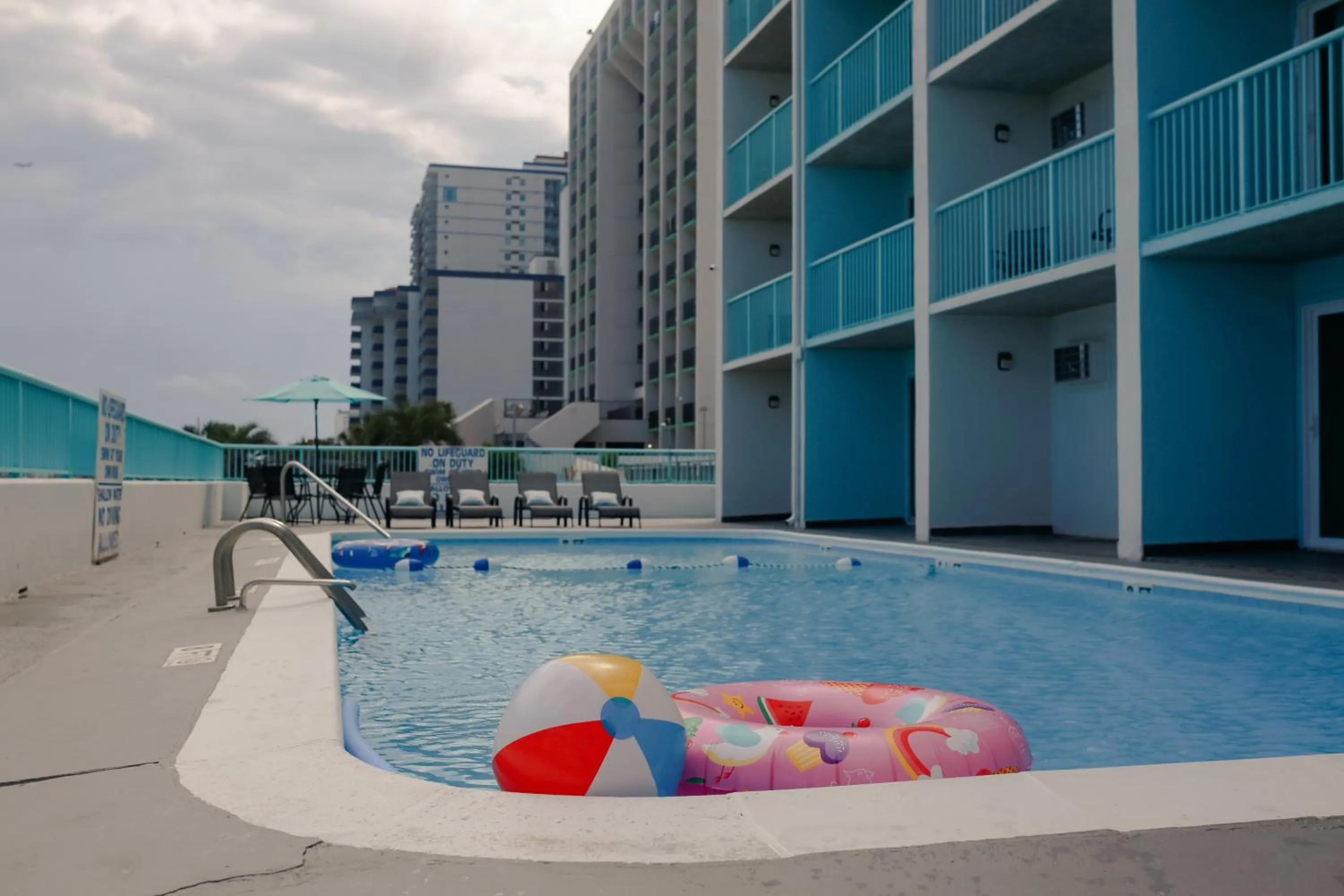 Swimming pool in Southern Breeze Ocean Front Hotel