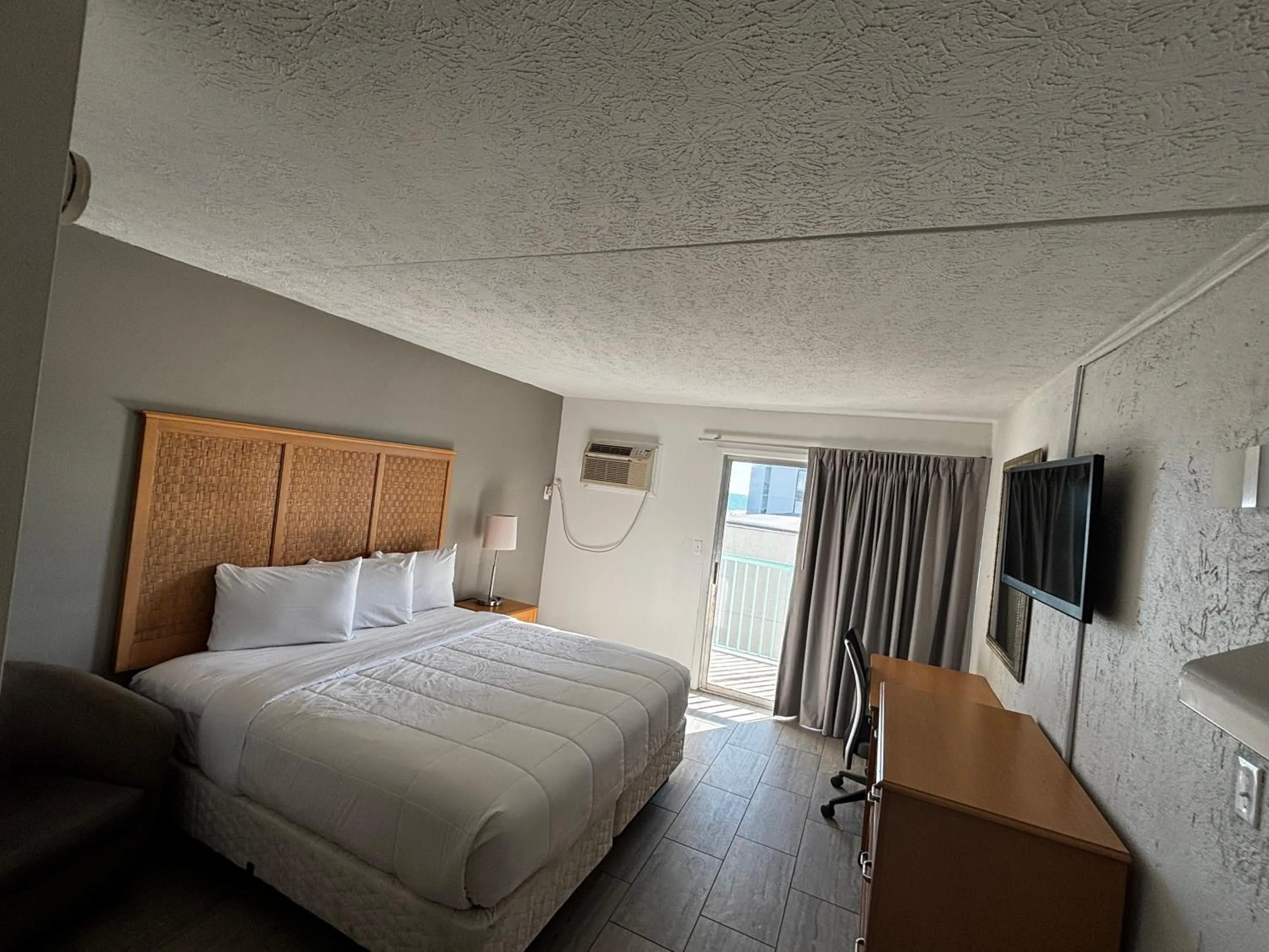 Bed in Southern Breeze Ocean Front Hotel