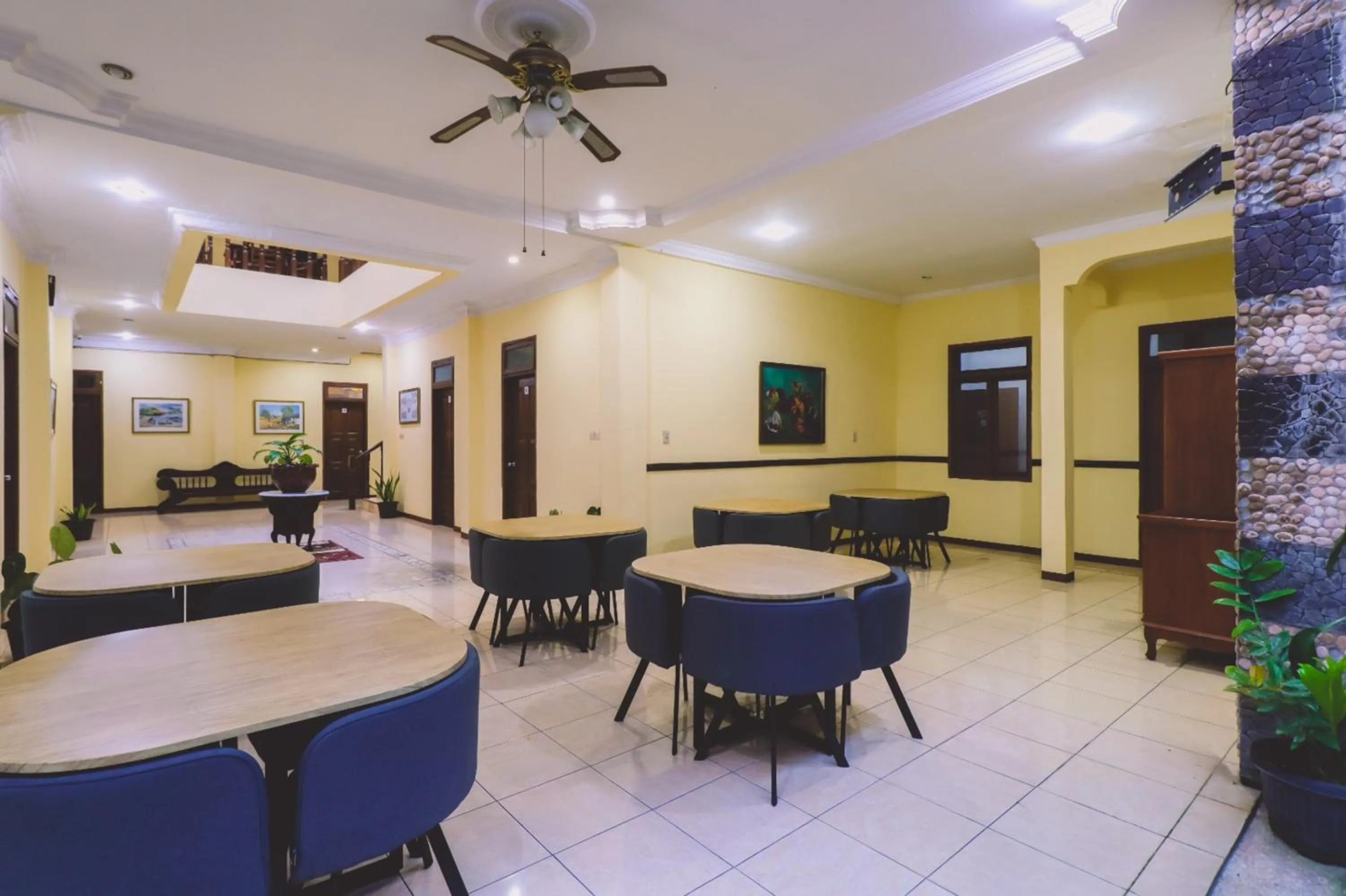 Restaurant/places to eat in PIA Hotel Medan