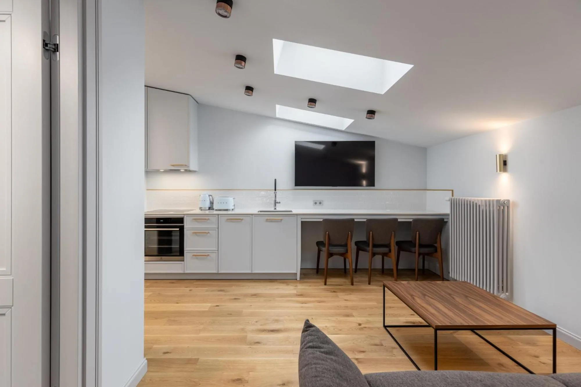 Roze Center Apartments