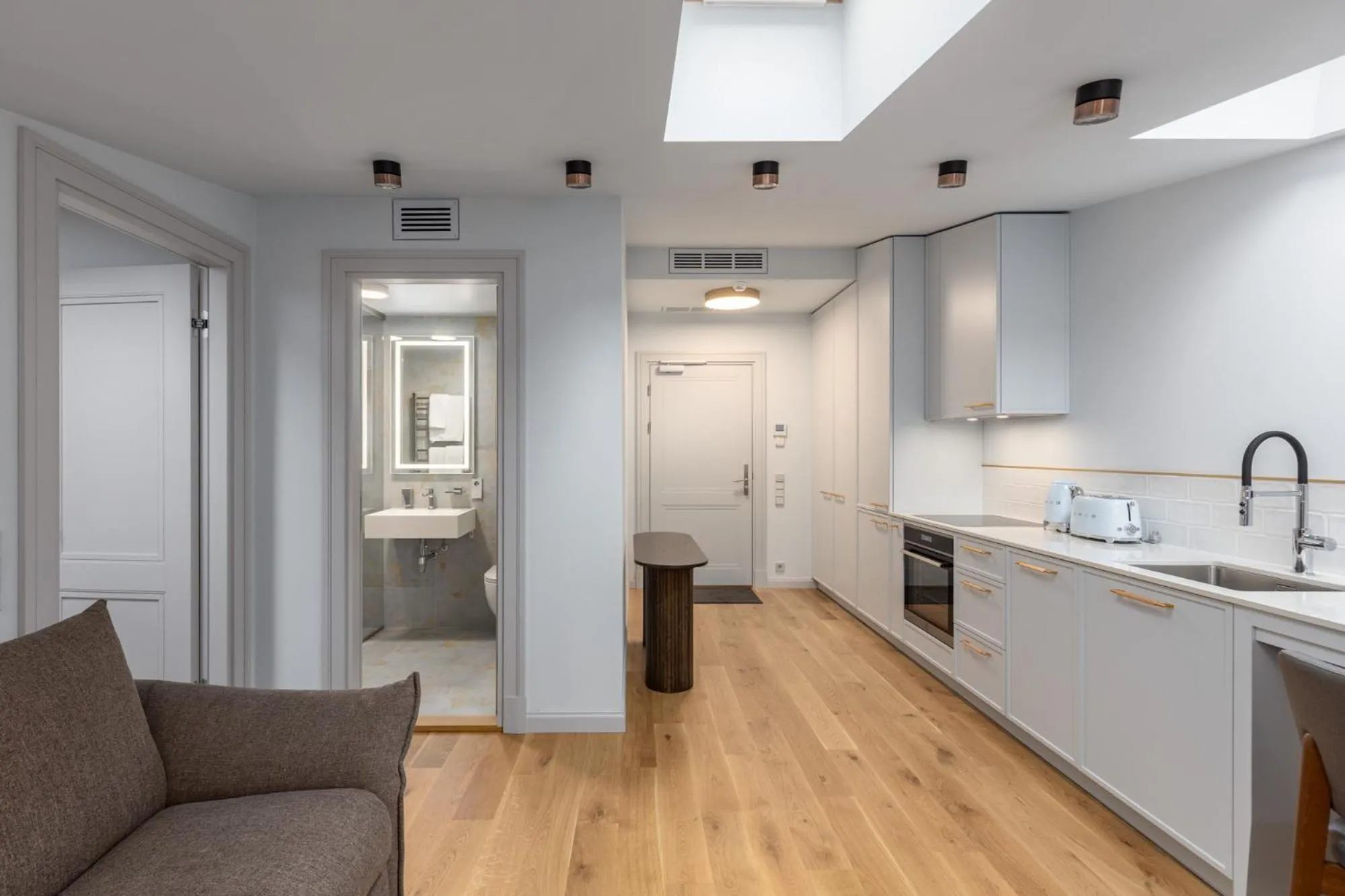 Roze Center Apartments