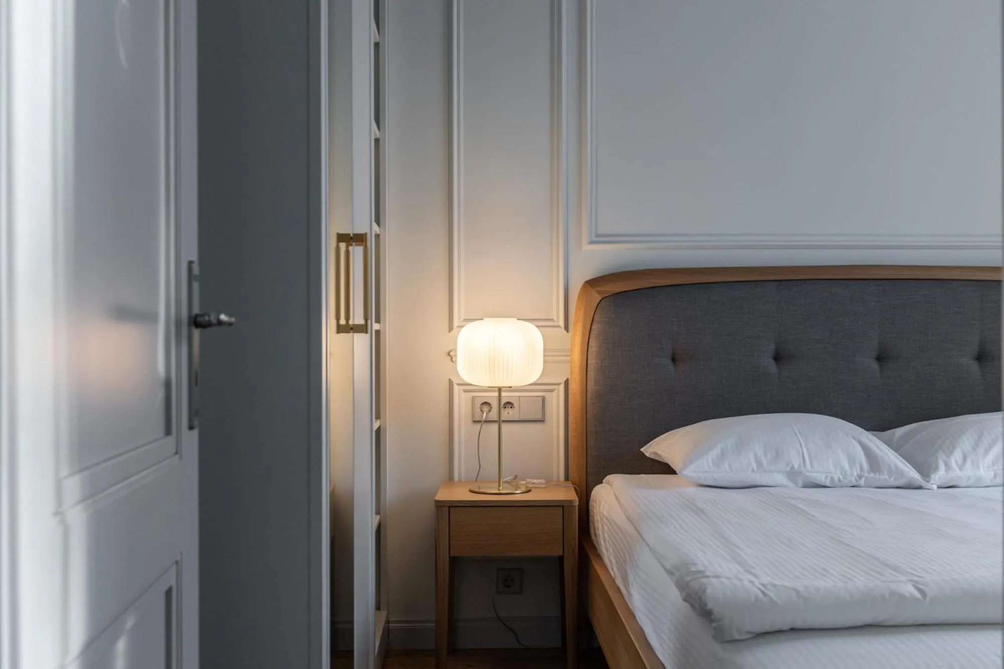 Bed in Roze Center Apartments