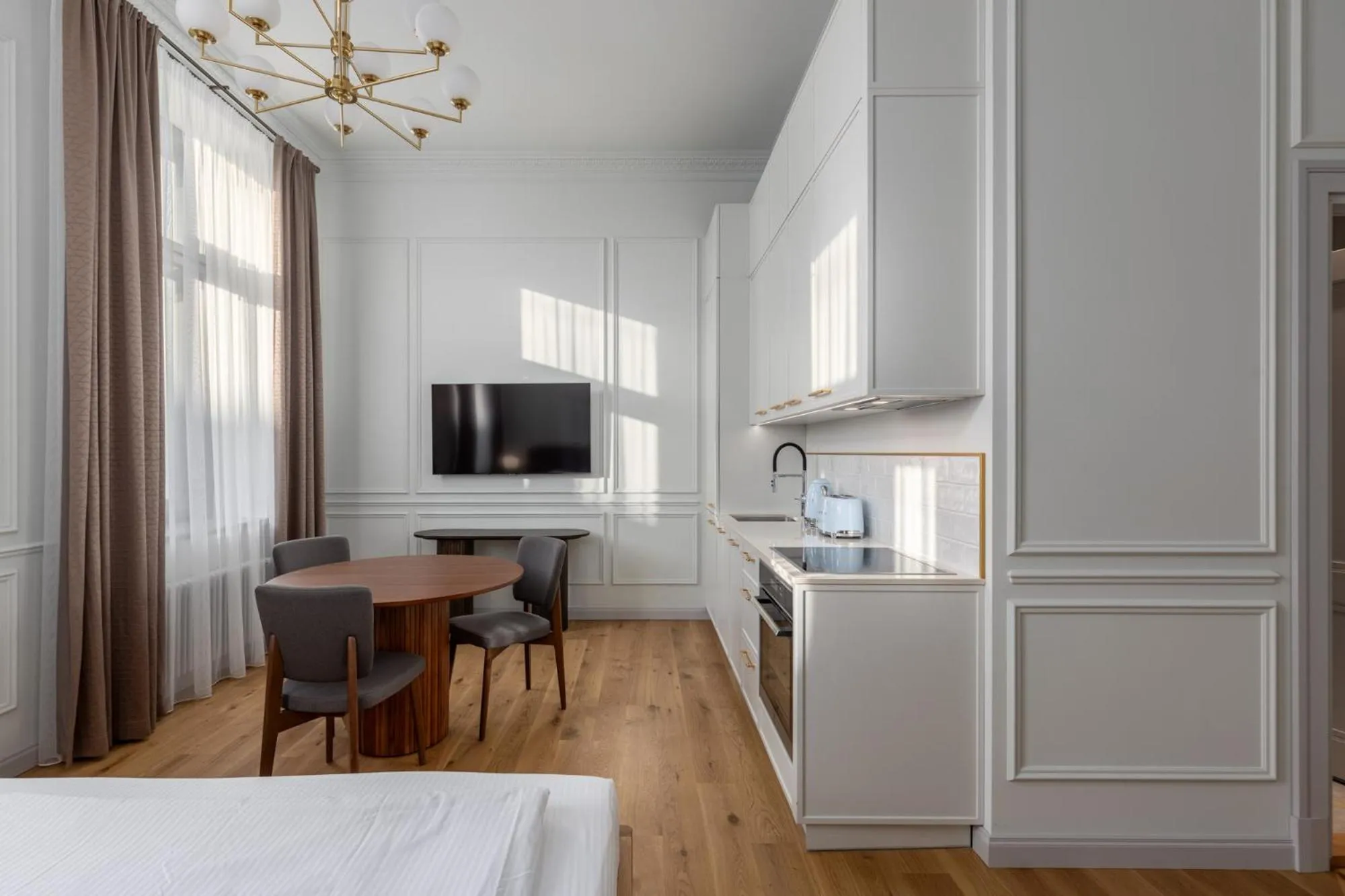 Bed in Roze Center Apartments