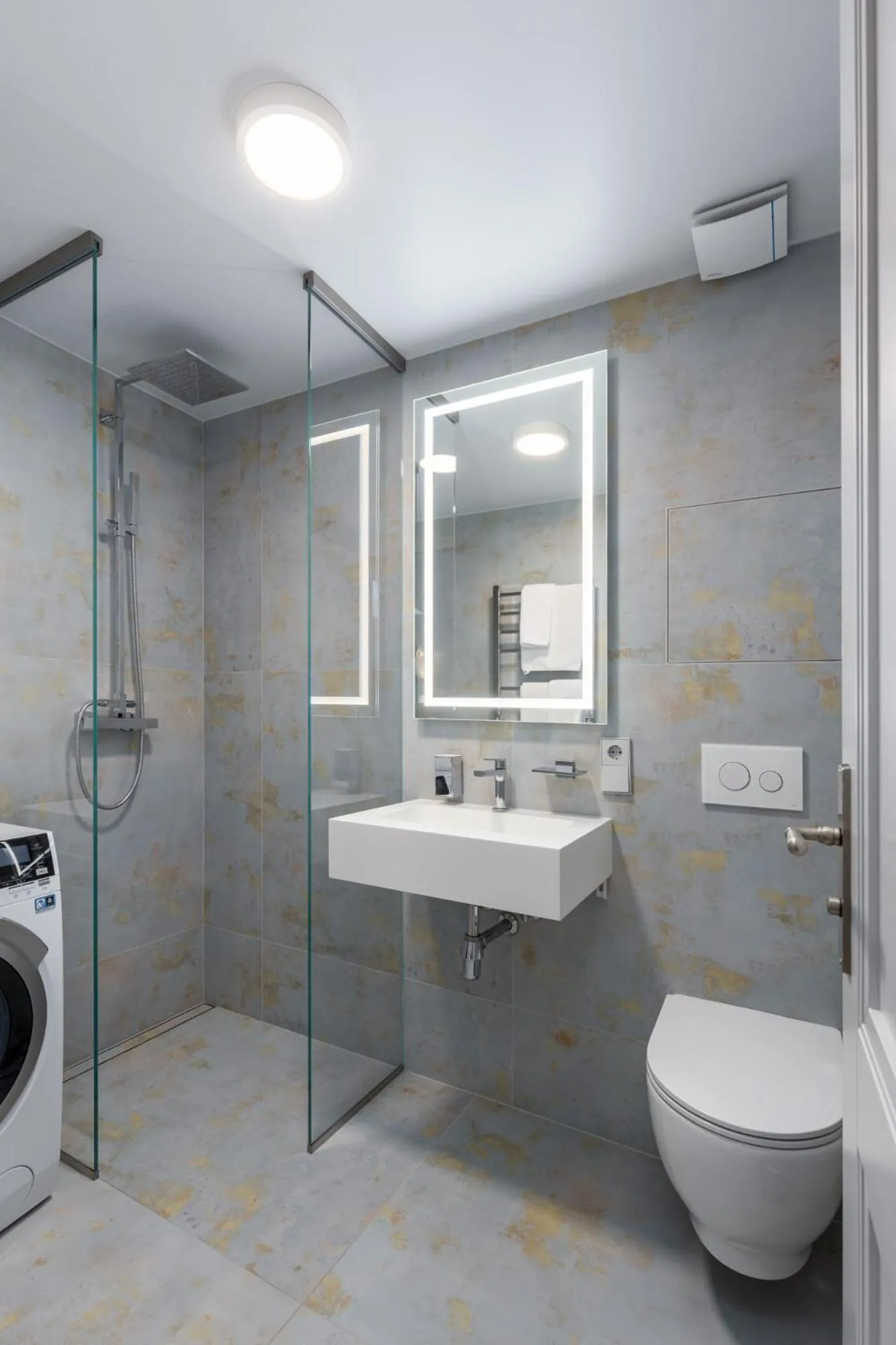 Roze Center Apartments