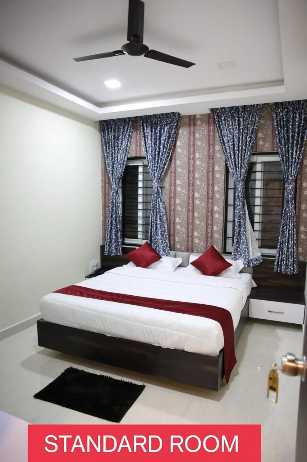 Bed in Sunshine International Boarding & Lodging