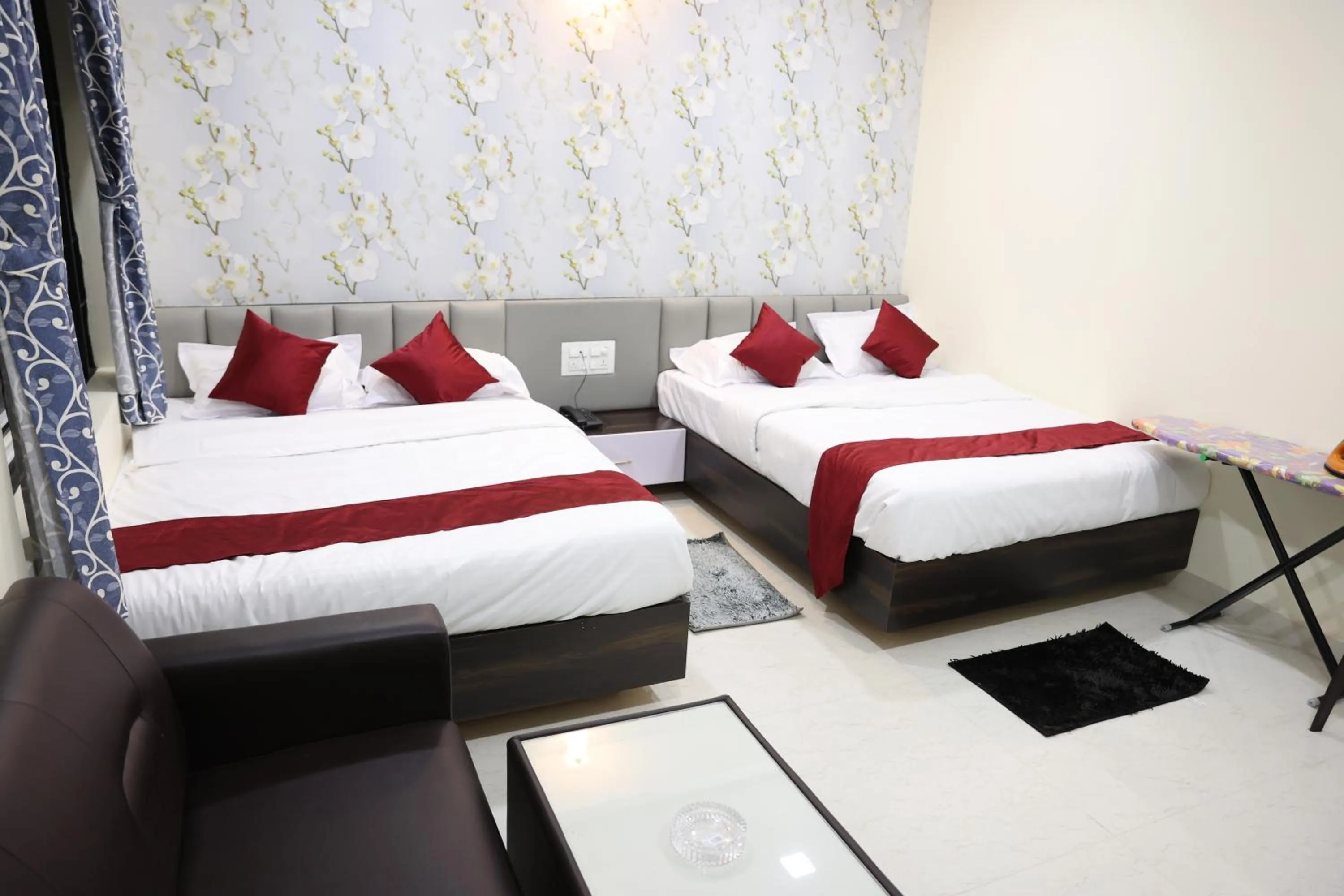 Living room, Bed in Sunshine International Boarding & Lodging