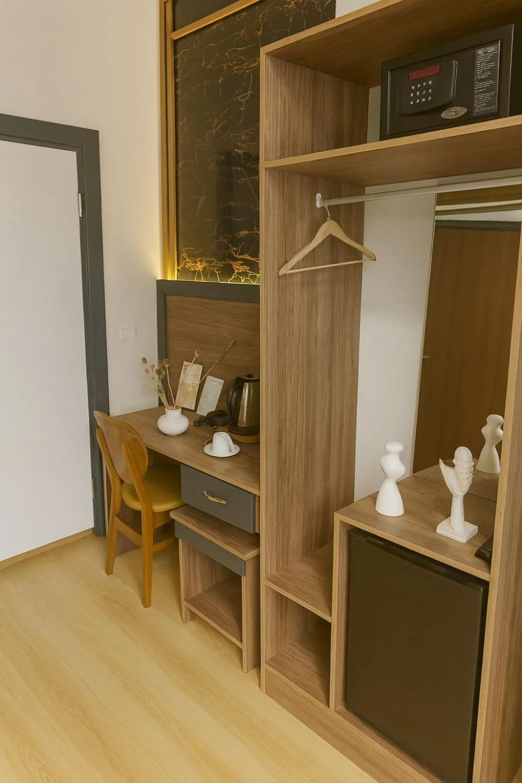 Library in Elite Marmara Boutique Hotel Sultanahmet